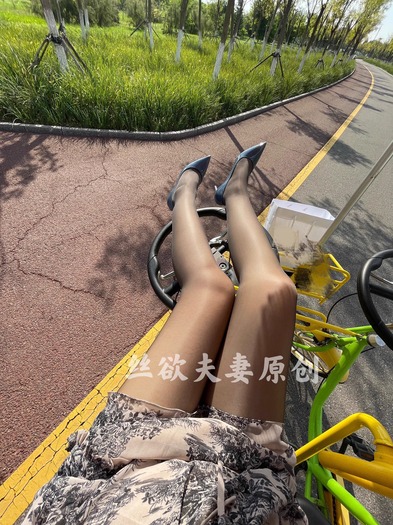 天气越来越热，可丝袜依旧不舍得脱因为粉丝要看🥰 https://t.co/ef3XzIzpWU