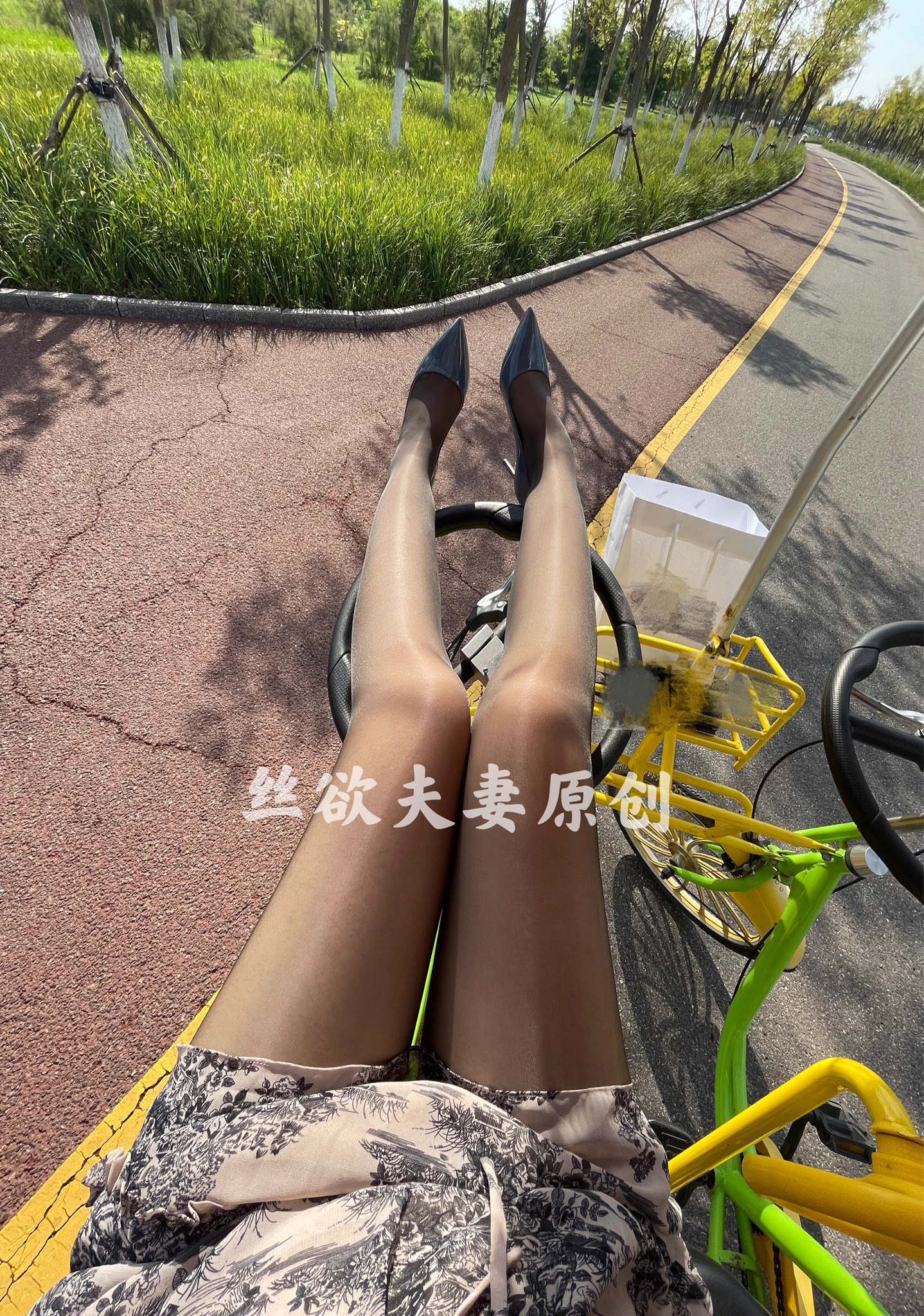 天气越来越热，可丝袜依旧不舍得脱因为粉丝要看🥰 https://t.co/ef3XzIzpWU
