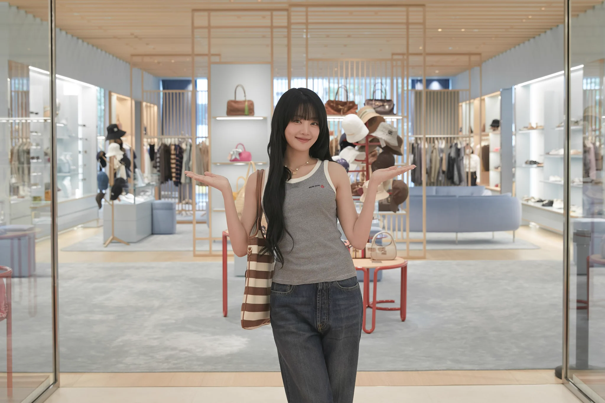 วันสบายๆ ของมินนี่ที่ Central Chidlom, The Store of Bangkok เริ่มต้นที่ Miu Miu ใน Luxe Galerie โซนรวม Luxury Boutiques และปิดท้ายด้วยการเลือกน้ำหอมกลิ่นใหม่ที่ Beauty Galerie โซนบิวตี้ที่รวมที่สุดของแบรนด์ดังระดับโลกไว้ในที่เดียว https://t.co/TjYzUuozIj