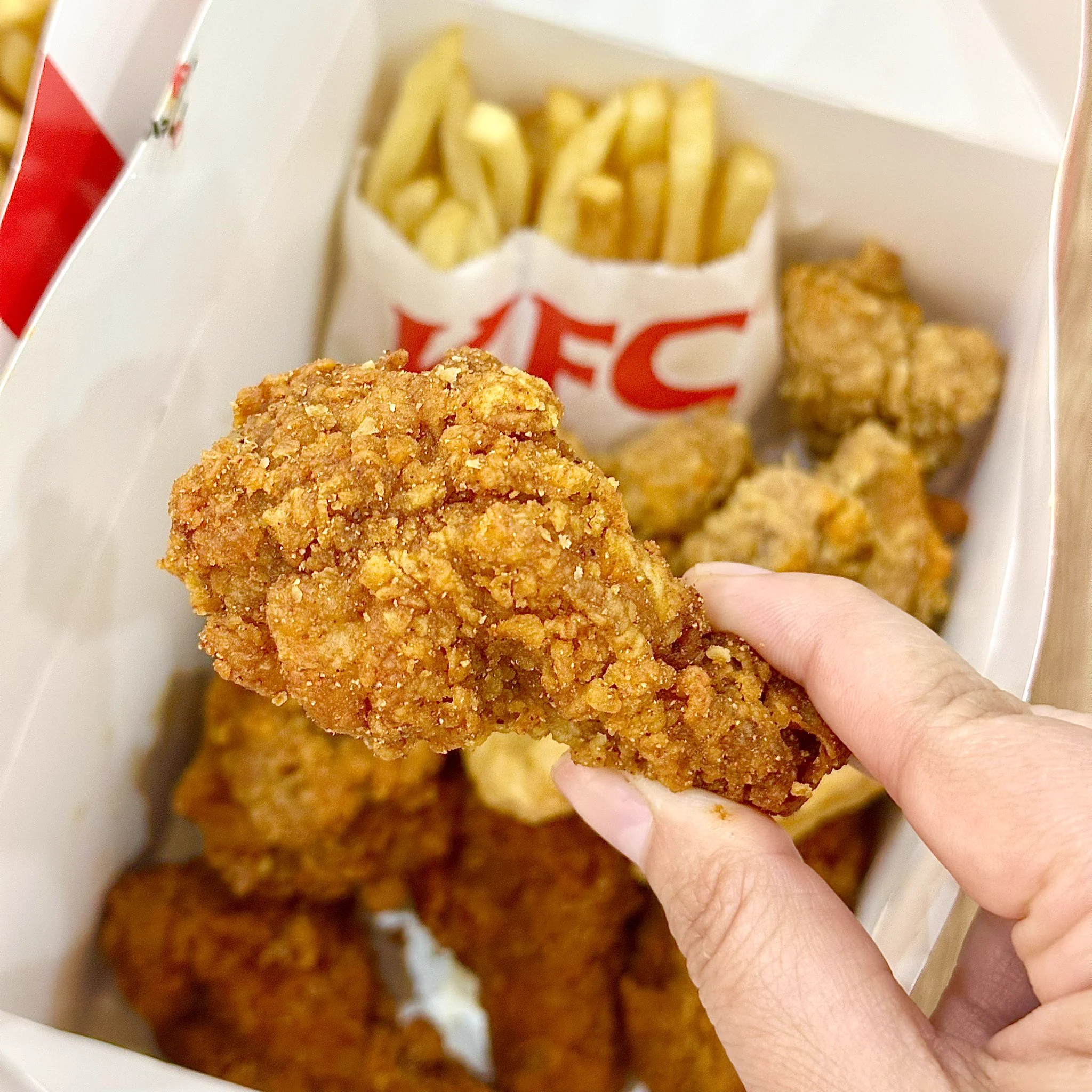 KFC แกร้บสแน้คใส่โค้ด MEGA ลดเหลือ 139 บาทเองในแกร้บฟู้ด ลดแรงมากกก ฟินน ทางนี้จัดไป 2 ชุด กดสั่งเลยจ้าา 🍗 https://t.co/jvVHlQ7exA