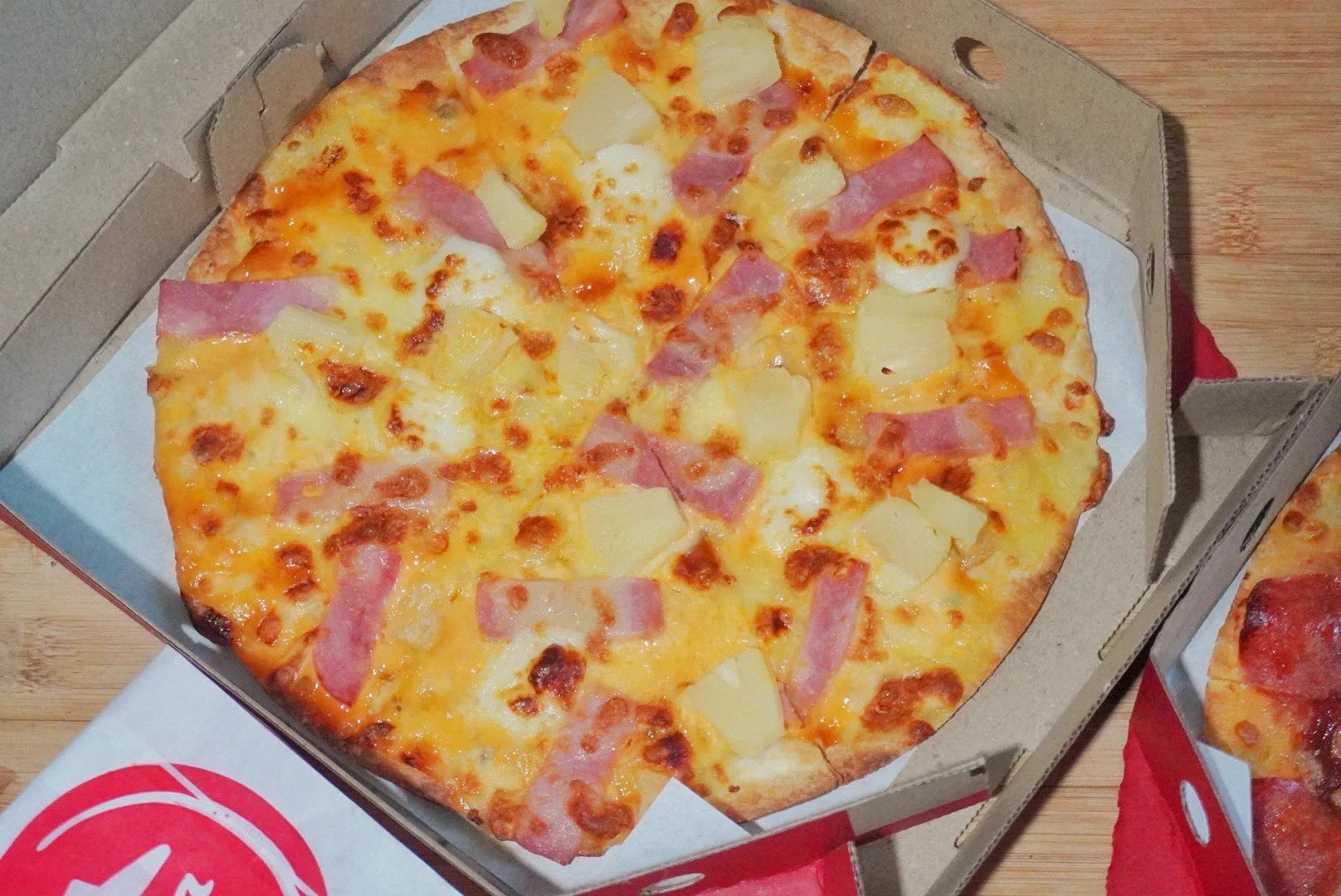 ถ้านี่ไม่เรียกว่าคุ้ม ก็ไม่รู้จะเรียกว่าอะไร 🍕🔥 สั่งจาก grabfood ได้ลดหลายต่อมาก พิซซ่าฮัททั้งหมดนี่เหลือแค่ 225 บาท! https://t.co/9tTsVLIDZF
