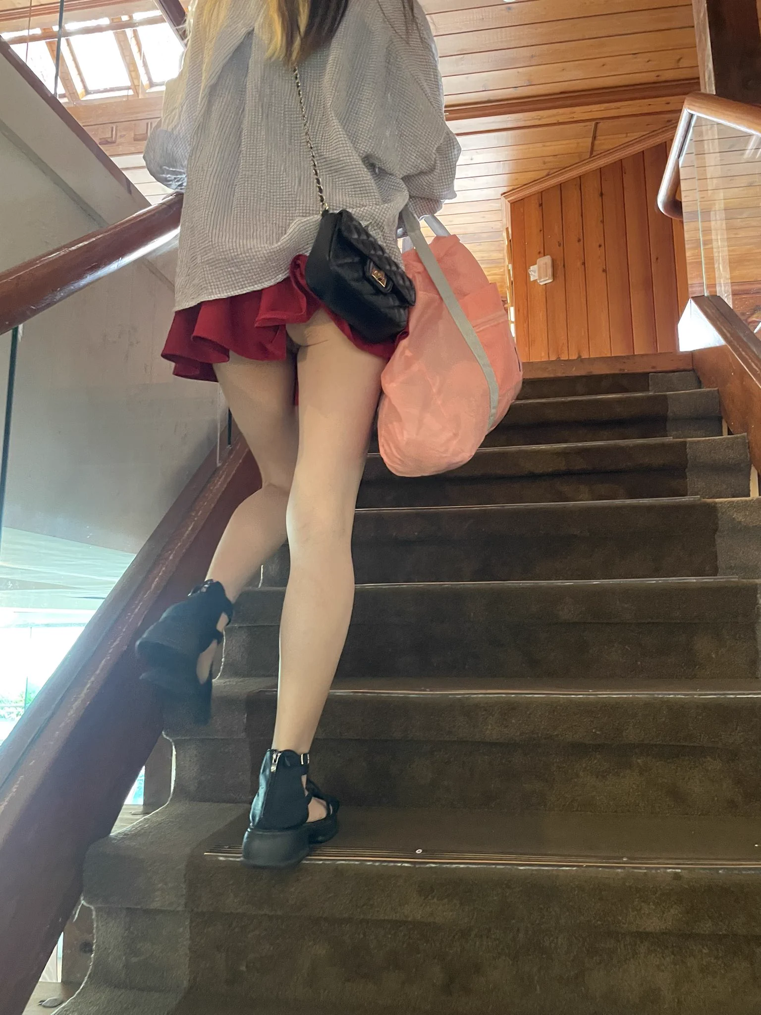 穿短裙就是為了讓看人的
不想被看穿長褲不就好了！
都要讓人看了 
放點福利不過分吧？
#露出
#原創
#有容乃大 https://t.co/YeWEfgFev9