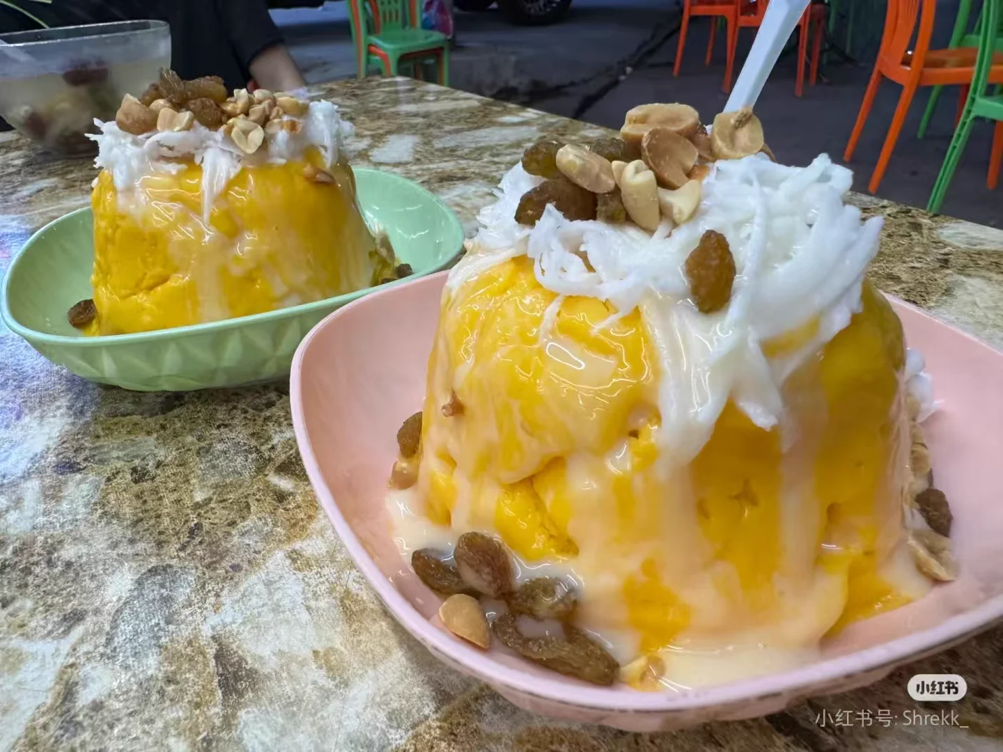 [Dongfang Summer Cooling Guide]🧃🥤🥂🍹🍸
 🧊🧊🧊Nothing beats the summer heat better than cold dessert! Here is a secret list of must-haves for locals:
🍨- Guava Thick Milk Ice: Pink guava and fresh milk are nice-looking and delicious.
🌿- Pandan Bean Curd: Southeast Asian herb and vintage-style bean curd are refreshing.
🍒- Bayberry Mulberry Ice: Jam and smoothies revive your summer taste buds.
🥭- Mango Fried Ice: Sweet and sour mango and shaved ice are the ultimate tropical treat.