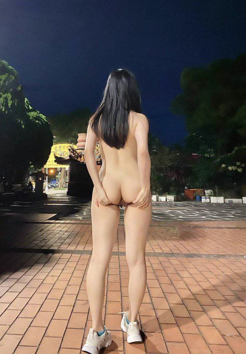 夜色难免黑凉，前行必有曙光✊ https://t.co/WcWUjqVz38