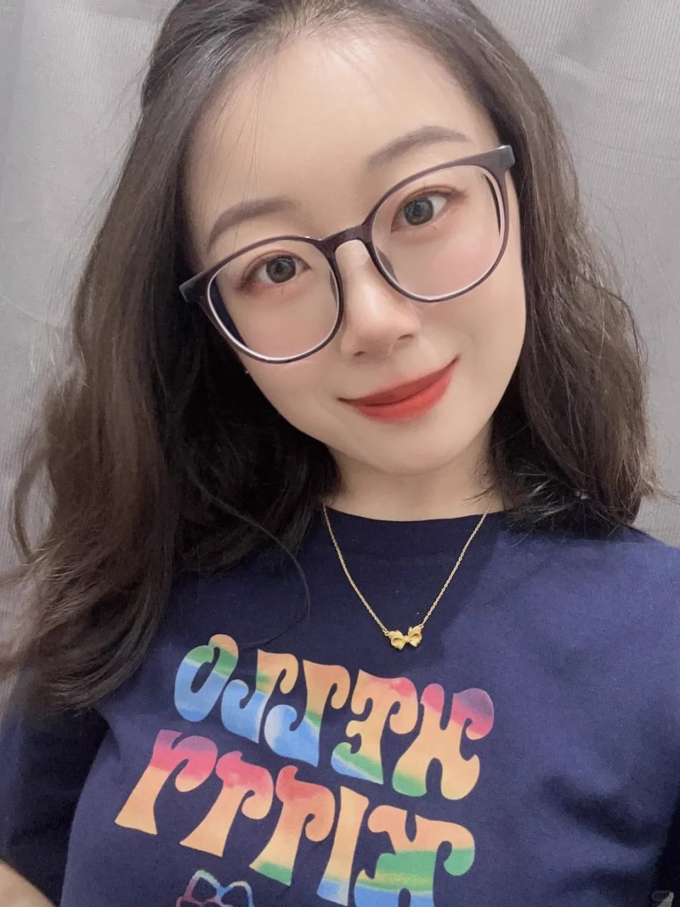 窗外暴雨如注，胸口却闷得更厉害

轻轻的把衣服撩起来，露出一半—

就当是给雨天一个小小的告白吧。

你会怎么帮老师缓解这闷热呢？😌 https://t.co/oDmGvmrD6V