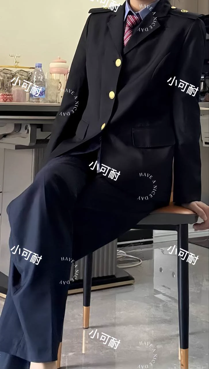 朋友圈vs推特：

我的粉丝我来宠，还没有见过脱下制服的乘务小姐姐吧！

第一次在推特上展示自己的乳房，嗯...是发现了吗？会不会觉得比较反差居然还有乳钉...

亲吻过带着乳钉的奈子吗？可以联系我~ https://t.co/f20BxQOIwe