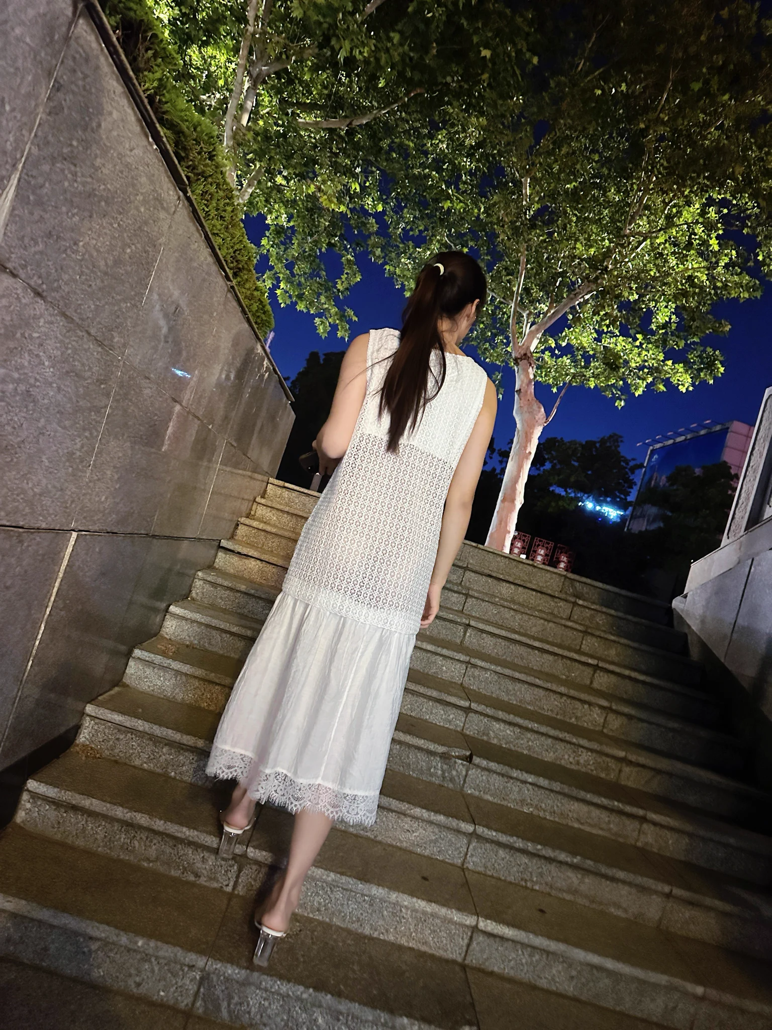 想象一下，跟着这样一位人妻，在后面拍摄有多幸福👀 https://t.co/ZUD6yLWjRM