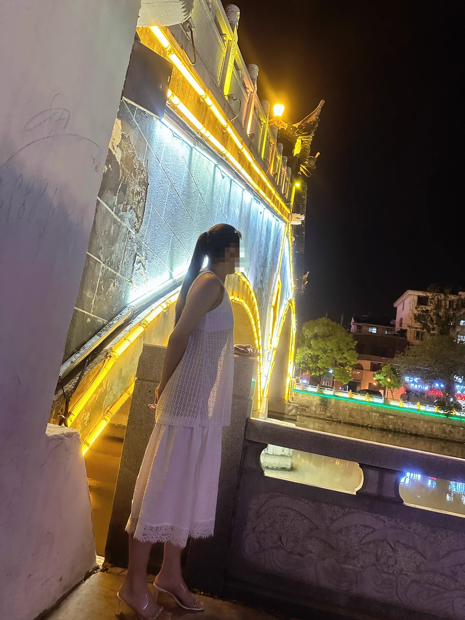 想象一下，跟着这样一位人妻，在后面拍摄有多幸福👀 https://t.co/ZUD6yLWjRM