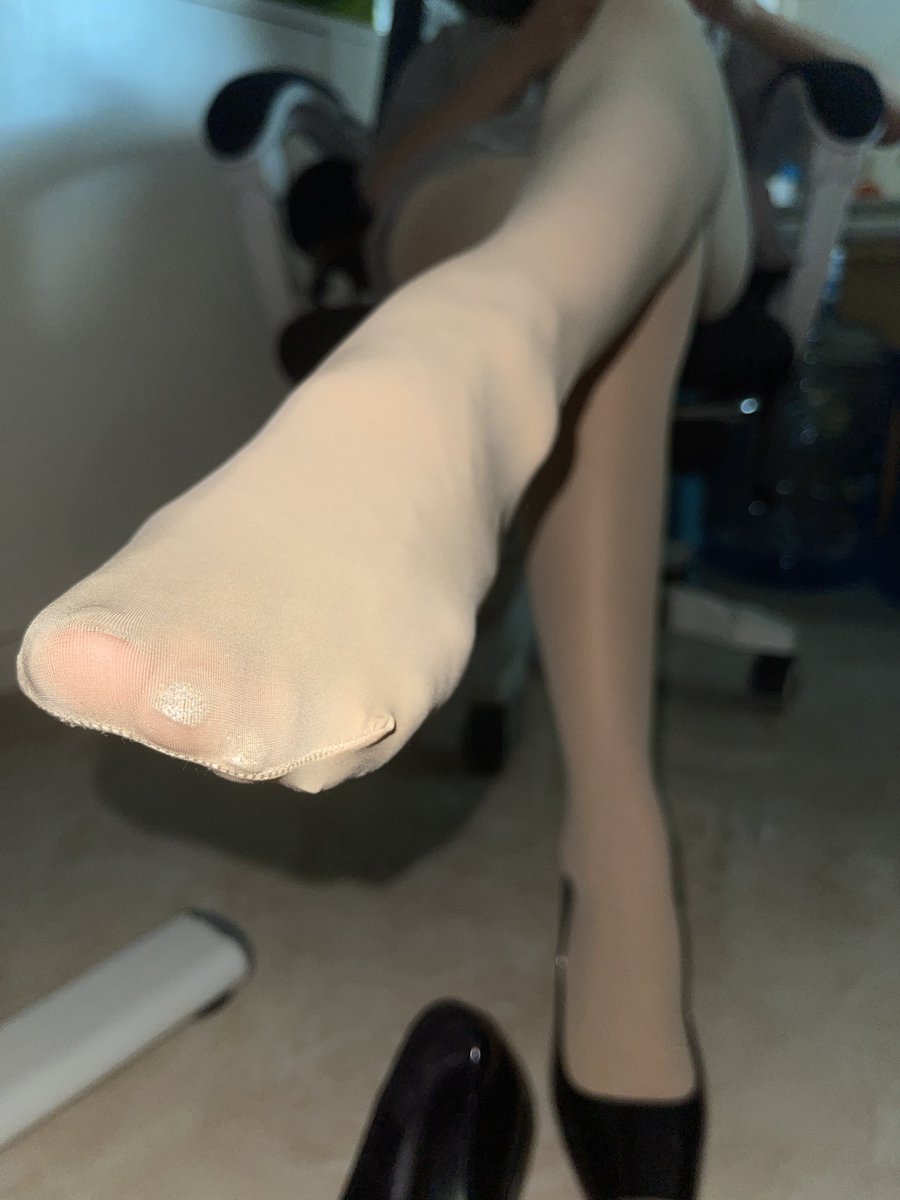 今日幻想：在工位上被撩开包臀裙然后隔着丝袜艹我

#原味 #丝袜 https://t.co/GLwHvCXKEf