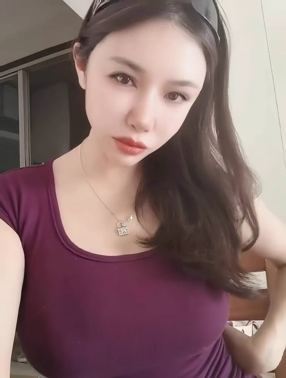 每次被喂饱，开心的不仅是肉体，还有心里对男性的性渴望得到的满足～

这个粉丝真的好猛，三次啪啪都被内射了，感觉身体都虚了，到最后都是被迫的发出淫叫夹杂着求饶…

想看内射视频的可以点赞，私信注明来意～（线下仅限同城） https://t.co/jBVmvbqEJ9