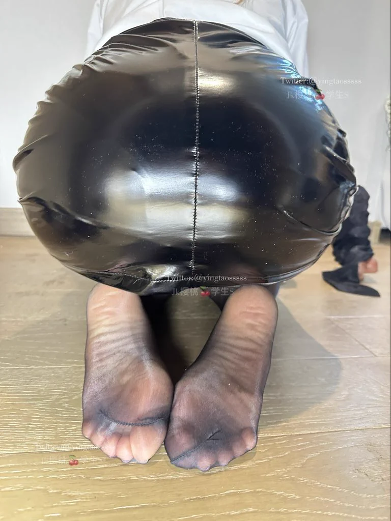 套上姐姐贴身穿过的原味油亮丝袜，好好包裹着狗鸡巴，在用丝袜汗脚🦶🏻摩擦足交榨死贱狗
(关注➕转发➕评论➕点赞抽一个送部分照片)
@SexytoBaby @SexytoLady @SexytoDoll @SexytoGirl https://t.co/wA4OGSlSIc