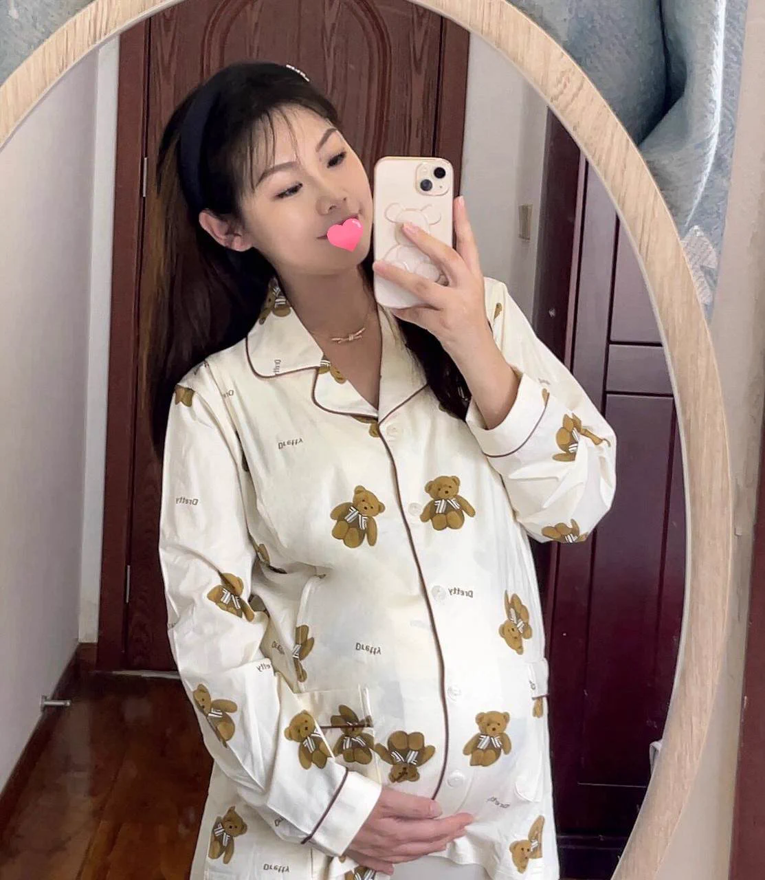 回顾孕期的性爱经历，似乎感觉那时的欲望比现在更强烈…

欲望强烈也会让我变得更主动，女上榨精的姿势就是在那个时候学会的，延续至今，已很少有人我女上的姿势下坚持十分钟了…

有没有想来挑战的呢？想看我很多孕期视频的可以点赞➕私信～ https://t.co/C9T8A9auEg