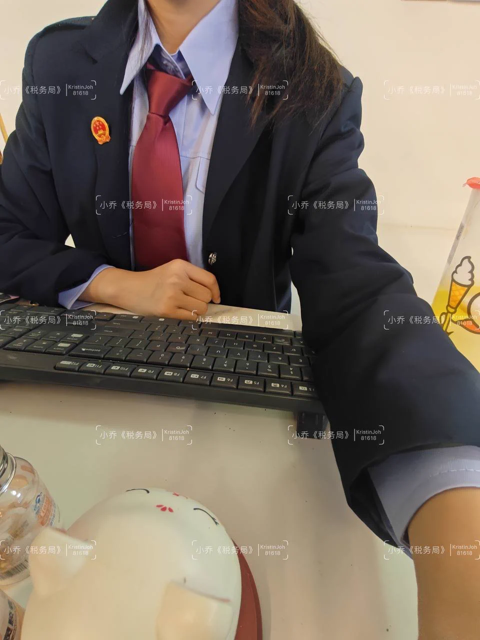 办公室上班中，偷偷给你们看看～

其实想更大胆一点，把胸都露出来给你们看，但好怕被同事发现… 

要不你们鼓励我一下吧～ https://t.co/kMw01x3fKX