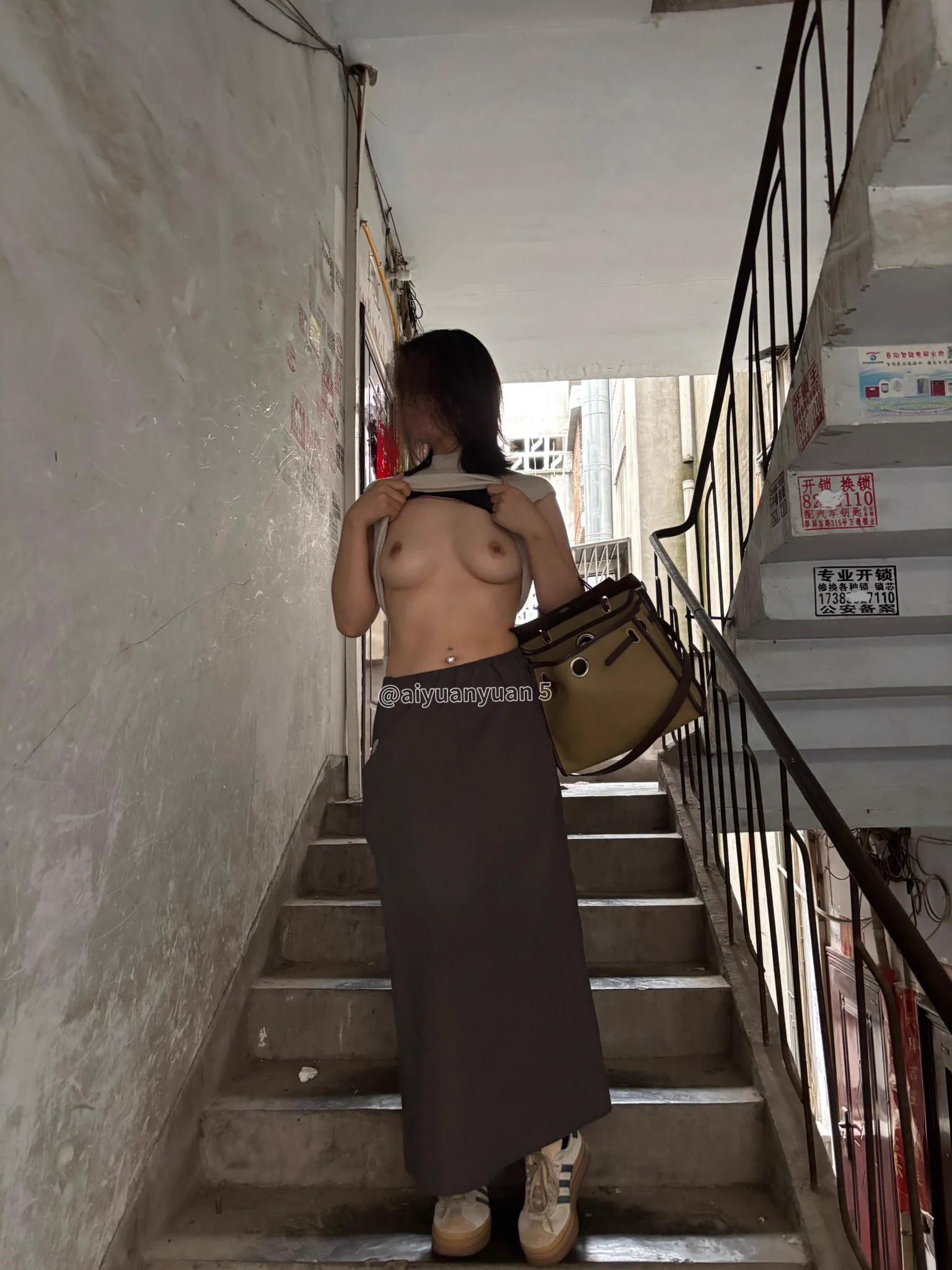 饭后临走前在朋友家门口纪念一下  
南充附近招优质单哦 老婆最近想活动 💌

#露出人妻 #淫妻大赛 #野外露出 
 
投稿：
    @RZYQ176 
    @wqganenshi_ 
    @51luchu_ 
    @Public_Catgirl1 
    @luchu888888
    @Hexiansheng0031 
    @kssexxia 
    @smovie7 
    @luchusmart 
    @tbzt2024 https://t.co/3fTCUiRHqW