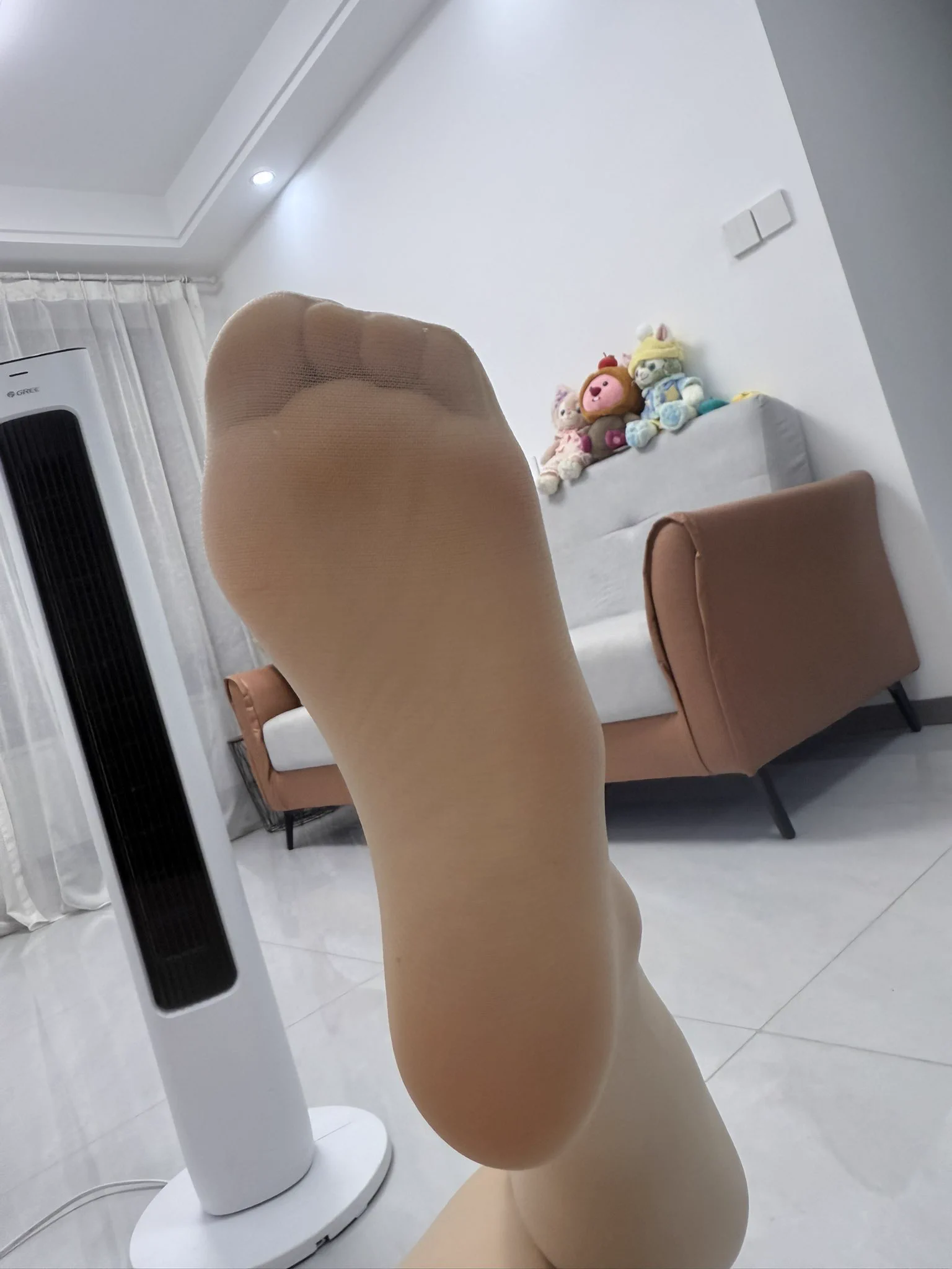 咦？这个人怎么有四个脚指头 https://t.co/0bDXNqflUY