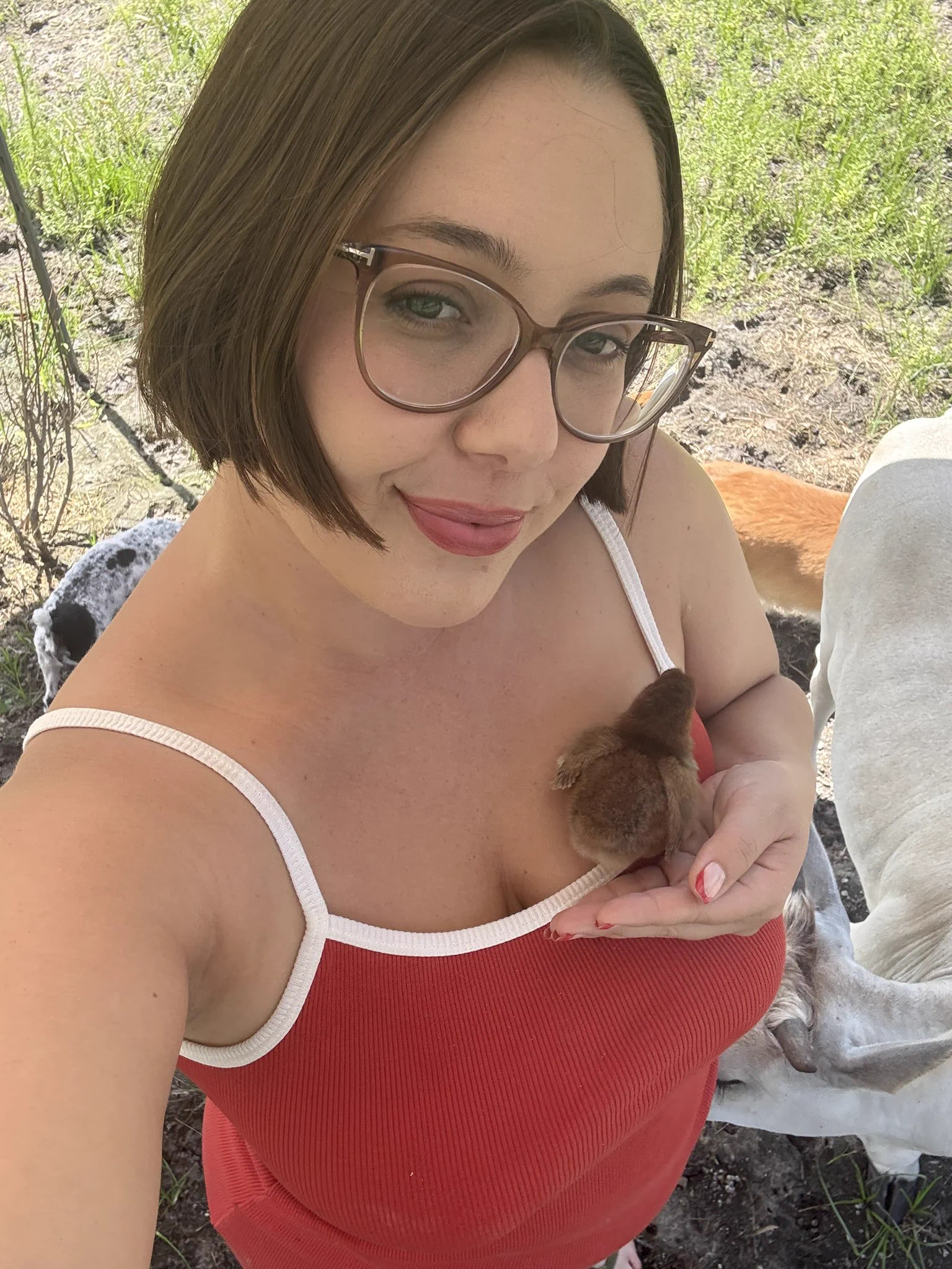 Took Little Red outside to meet the fam and she couldn’t contain her excitement 😆 https://t.co/agzfBsfWTf