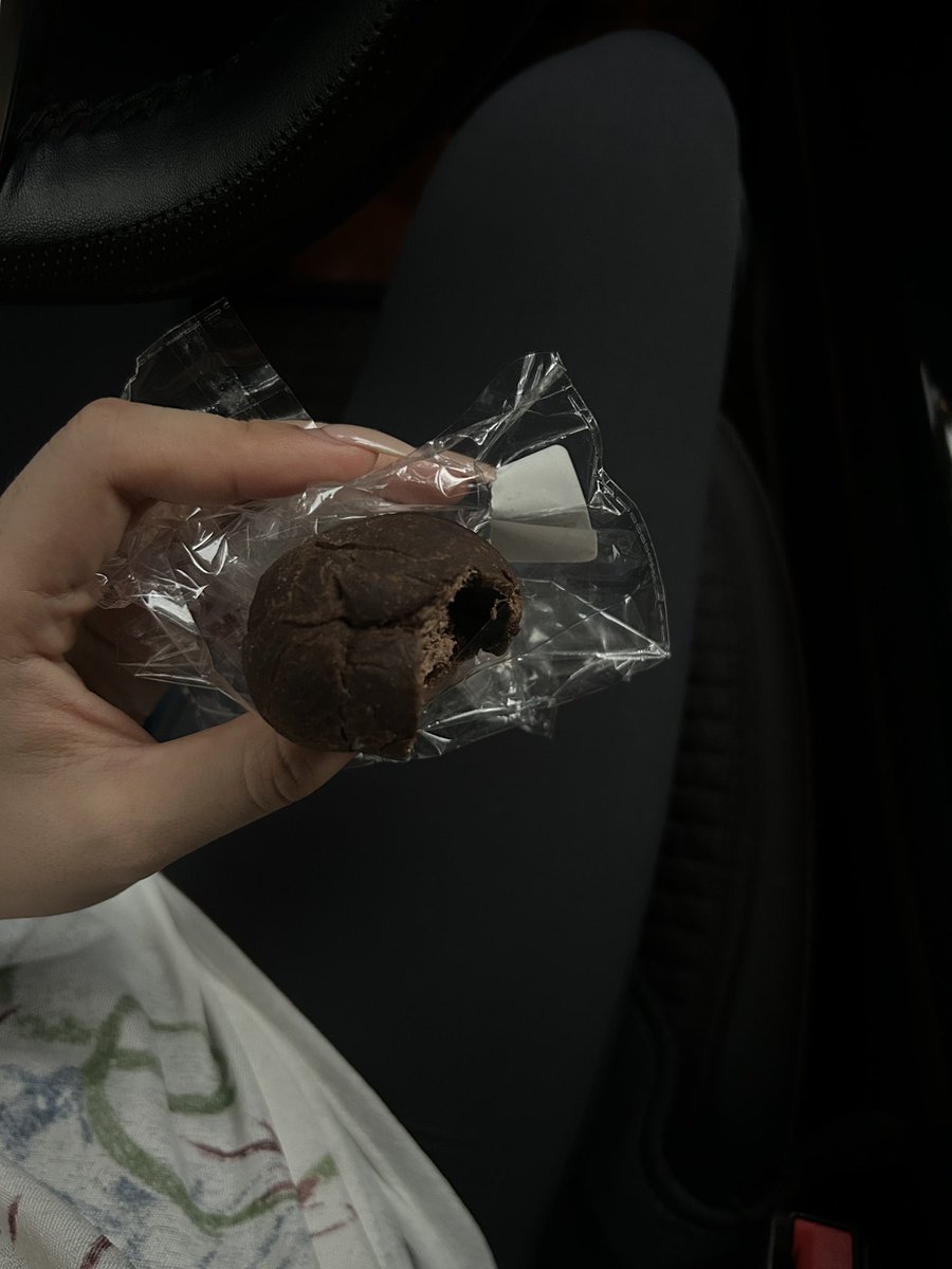 它说它是三倍浓茶普洱麻薯
我只觉得是深色面粉团子 https://t.co/s5vYQf0yjl