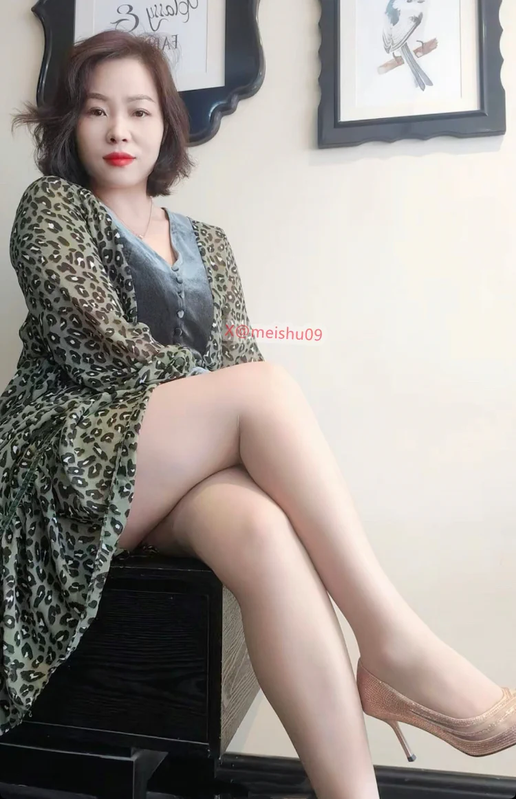 美不美看大腿

温柔正确的人总是难以生存，因为这世界既不温柔，也不正确。唯独最想收到那个人的花，可她只是送了我无数泪花。我把最好的都给你，而你却给我愁眉苦脸。 https://t.co/hiRJVvpN5F