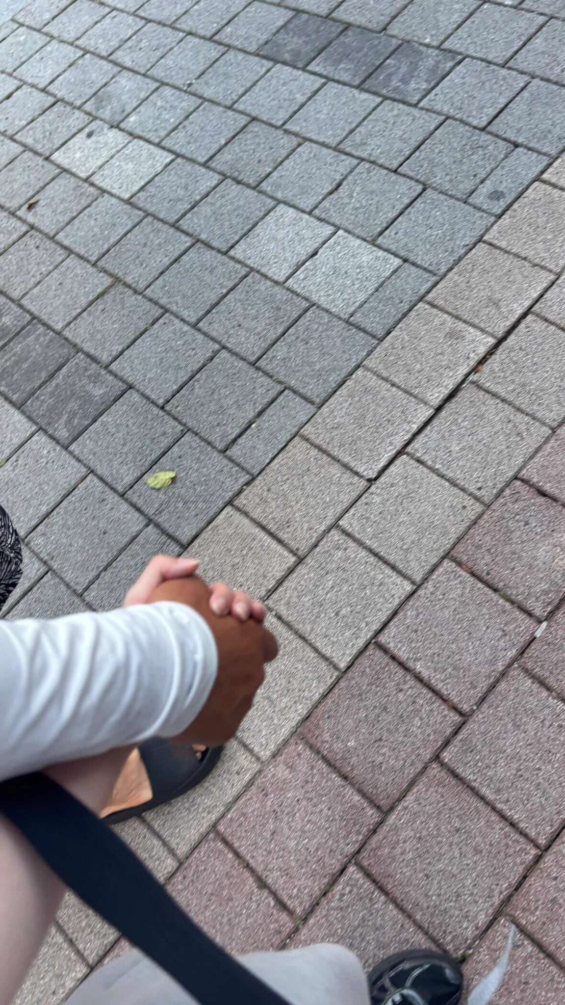 当然是鸽了傻逼对象的邀请，和高贵的黑爹一起逛街啦
小鸡巴们看见的时候一瞬间就跪下来射了吧♠️ https://t.co/baonFJDDif