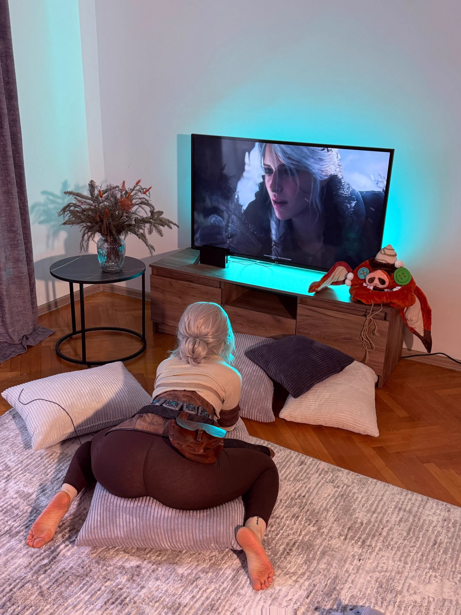 How about a night with Ciri and… Ciri? 😏⚔️✨ #TheWitcher https://t.co/ZVgtF5EJ5e