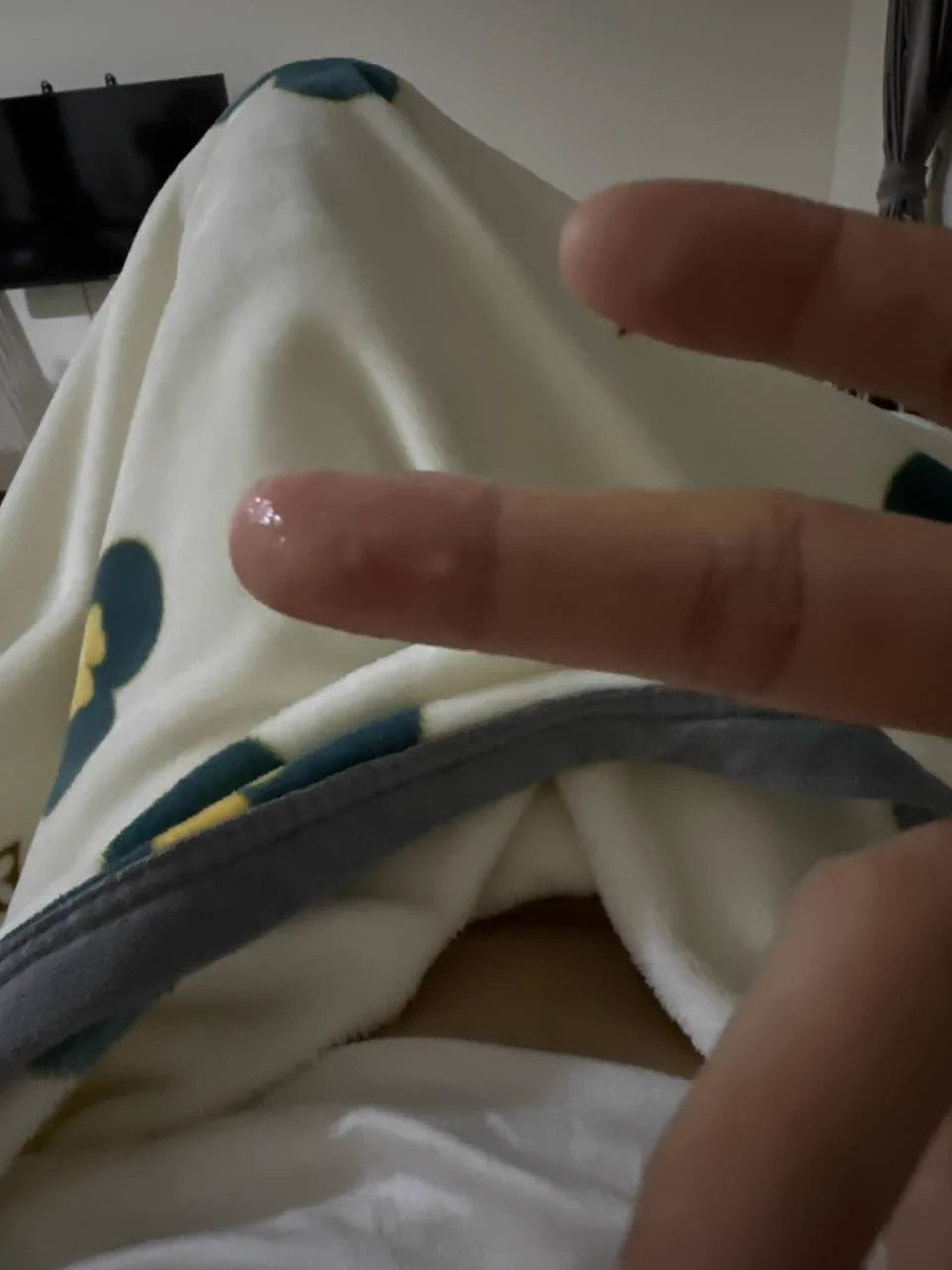 躺在床上耍廢  突然好想壞壞   喜歡敏感體質的女生嗎？ 評論區可以聊聊   跟隨的哥哥如果距離近的話  也是可以約
#附近有人约吗  #騷逼送上門  #嫩b  #台灣約會  #粉絲優先 https://t.co/ZeMnxJLVIJ