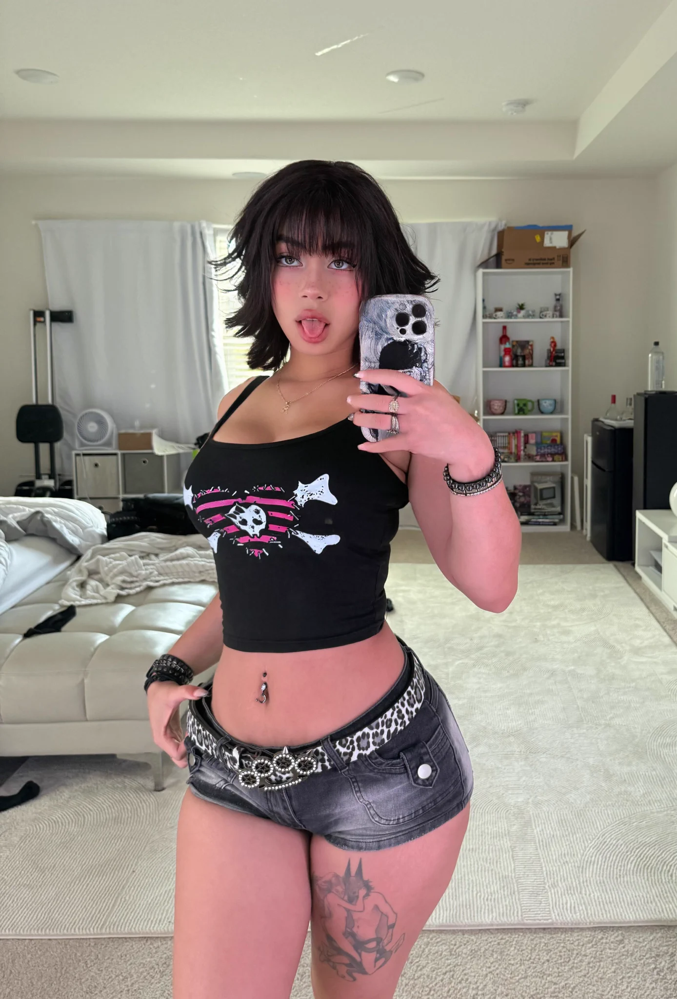 Can I be ur goth crush ? 🖤 https://t.co/Wq3j0u0RuW