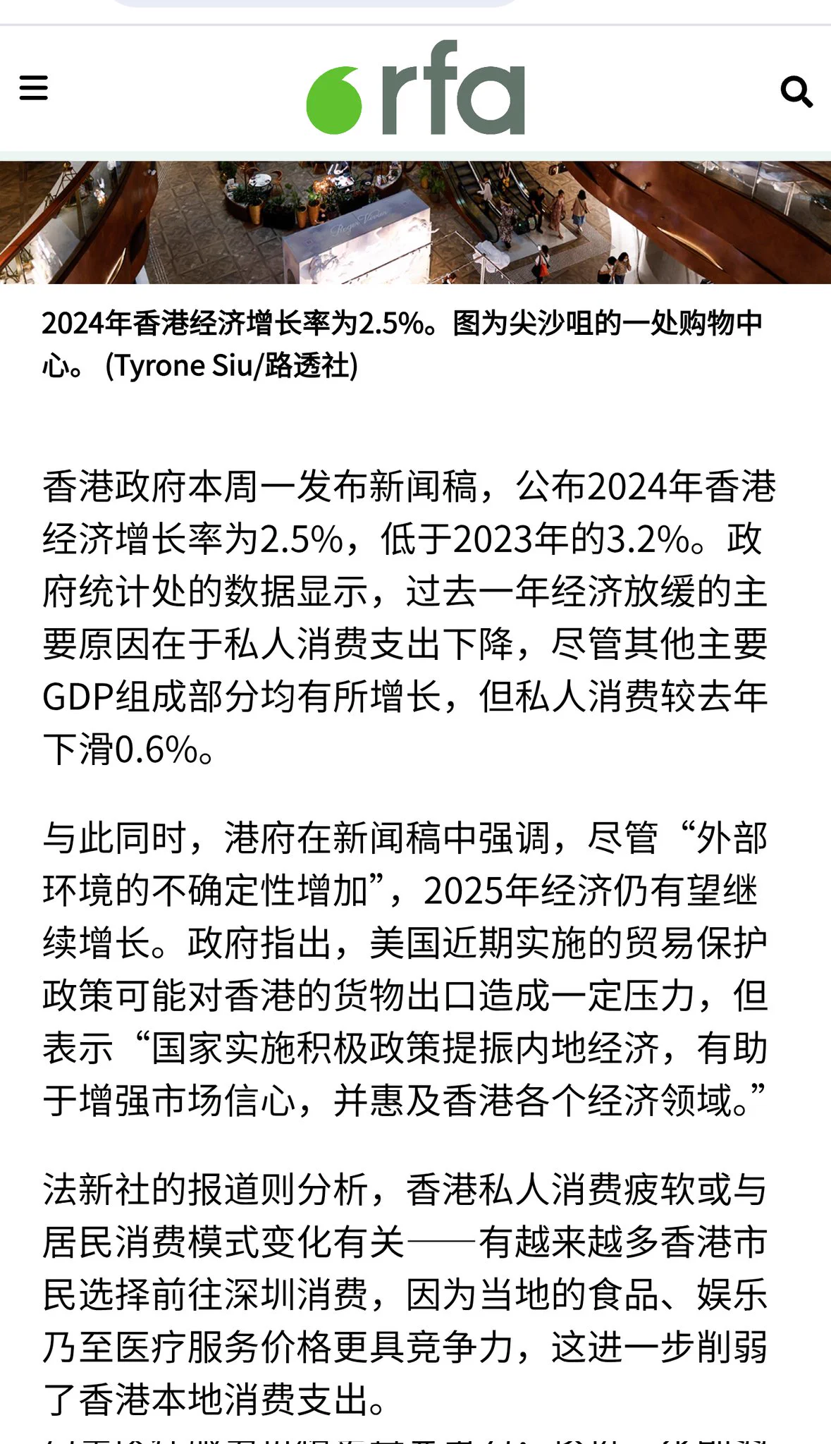 香港庙街:几位站街女没有生意正在各发各呆!
这两年香港经济疲软,香港本地居民钱袋缩水,连带本地色情行业收到冲击。本台采访几位站街女,都直言香港揾钱越来越难,考虑转战新加坡,日本或者美国。 https://t.co/jdbC5z9Rhw