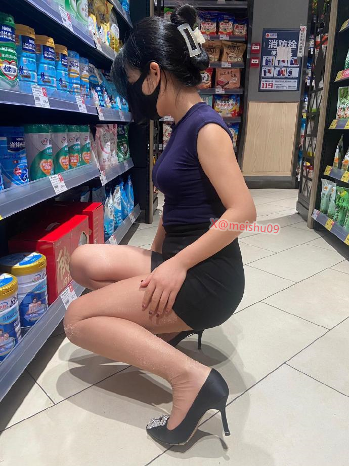 逛超市的肉丝小阿姨

生命只是如此前行，不必说给别人听。只在心里最幽微的地方，时时点着一盏灯。灯上写两行字 ：今日踽踽独行 他日化蝶飞去。 https://t.co/bxczmmOgxD