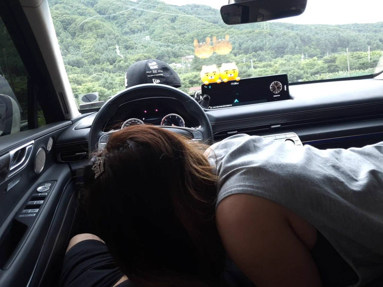 中午开车过来接我，开始有点不好意思坐在后排...

一起用完餐，说送我回去，还要我坐前排，上车以后就不老实了，开始对我摸来摸去～

很久没有车震了，小弟弟果然是有心无力，被我口几下就射了，这样是早泄吧....

有坚持十分钟以上的大叔吗，附近同城，优先约无门槛联系我. https://t.co/upnD5fka6C