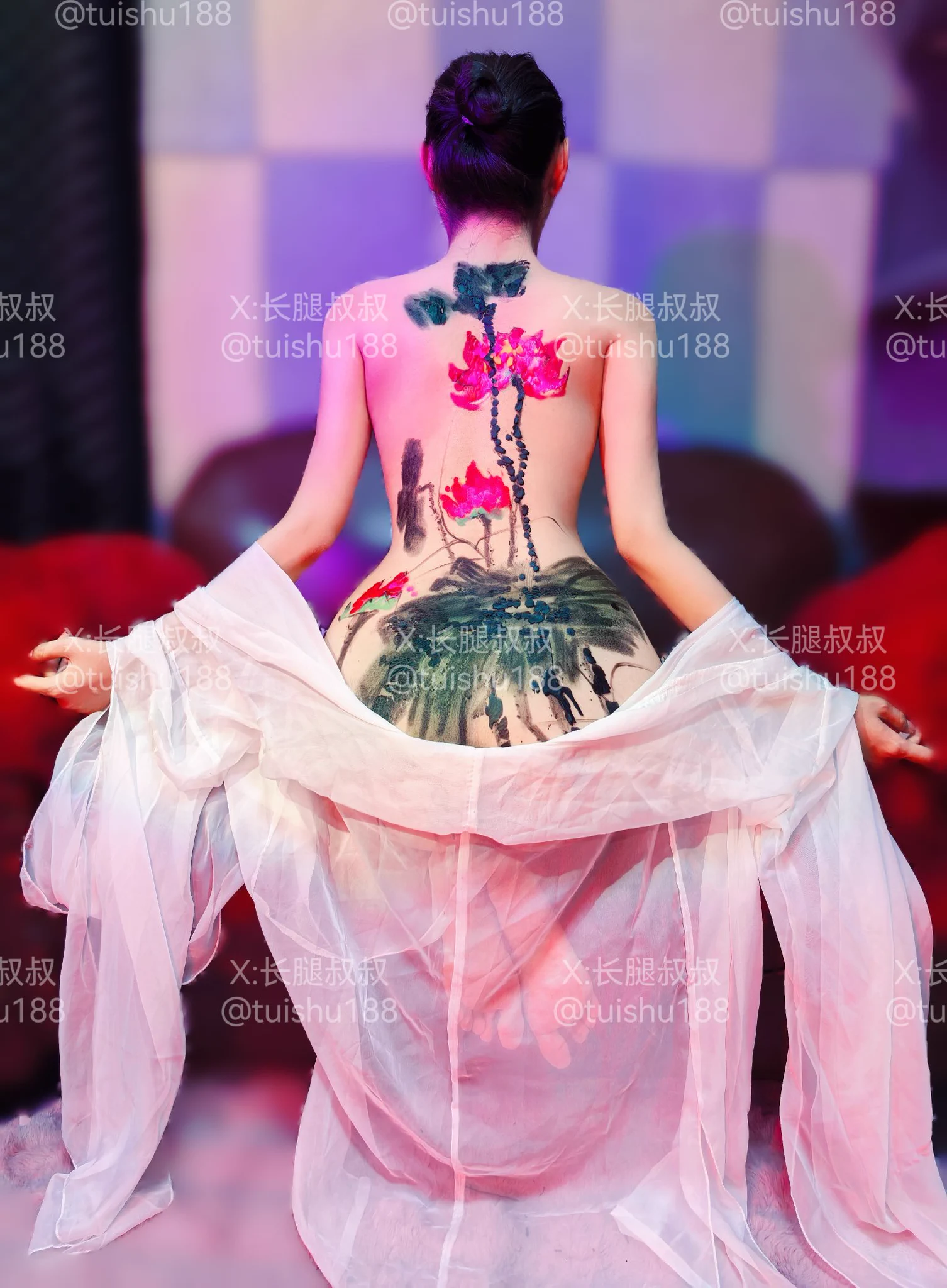 圈内滴蜡第一人长腿叔叔滴蜡作品《出水芙蓉》
"荷叶罗裙一色裁，芙蓉向脸两边开。
乱入池中看不见，闻歌始觉有人来。"
少女与芙蓉浑然一体，尽显灵动之美。

 #私房  #写真   #调教  #反差婊
感谢转发推送：
@wqganenshi_
@luchu888888
@p_e_r_r_y_x
@007share
@Fengsiyuan 
@wqganenshi_ 
@tbzt2024 https://t.co/I65HVx1fsm