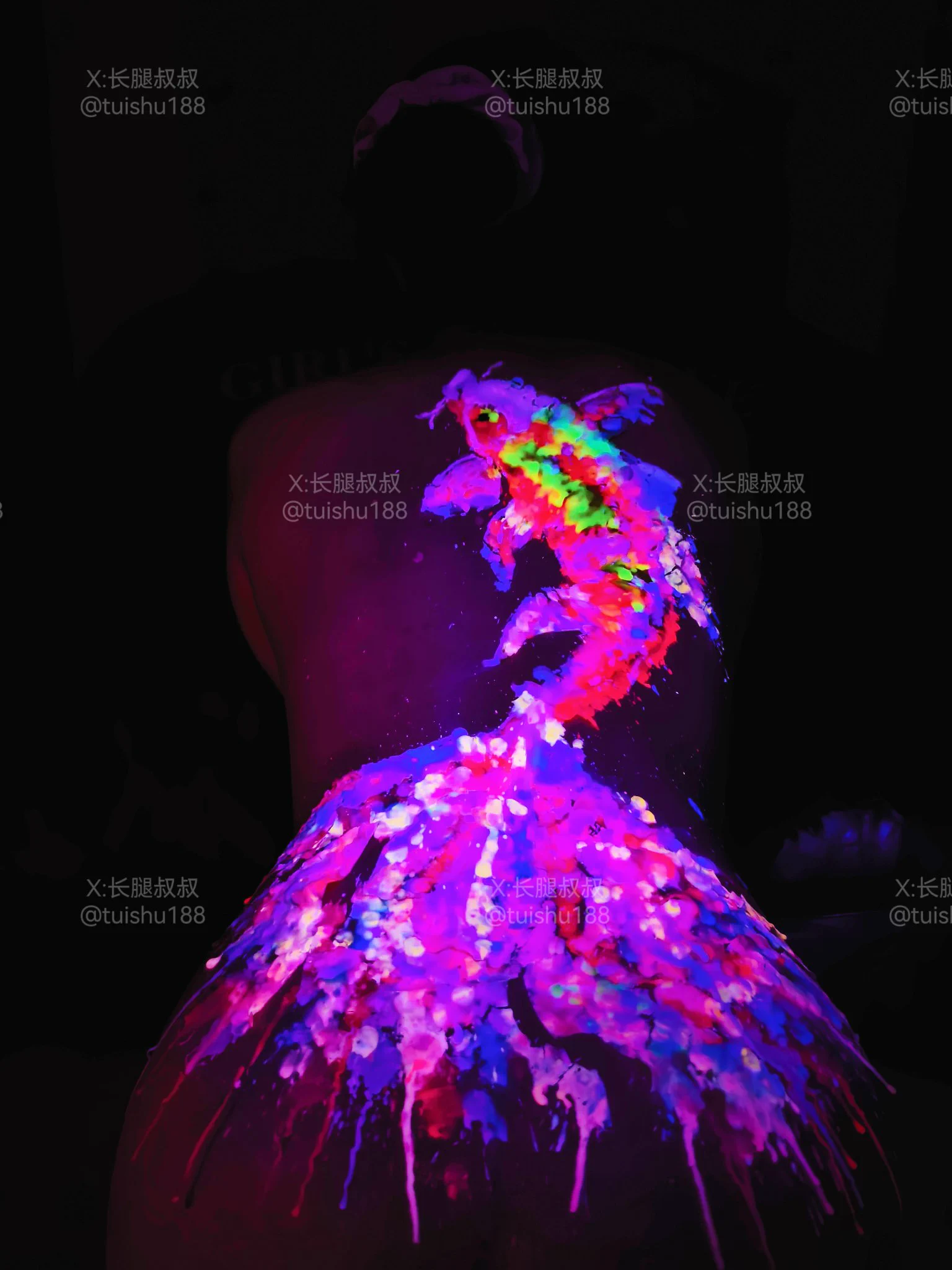 圈内滴蜡第一人长腿叔叔滴蜡作品《蝴蝶锦鲤》
"鳞鬣不殊点额归，丰神却觉有风威。
不添一片龙门石，方便凡鱼作队飞。"

 #私房  #写真   #调教  #反差婊
感谢转发推送：
@wqganenshi_
@luchu888888
@p_e_r_r_y_x
@007share
@Fengsiyuan 
@wqganenshi_ 
@tbzt2024 https://t.co/QnjYetYAZ7