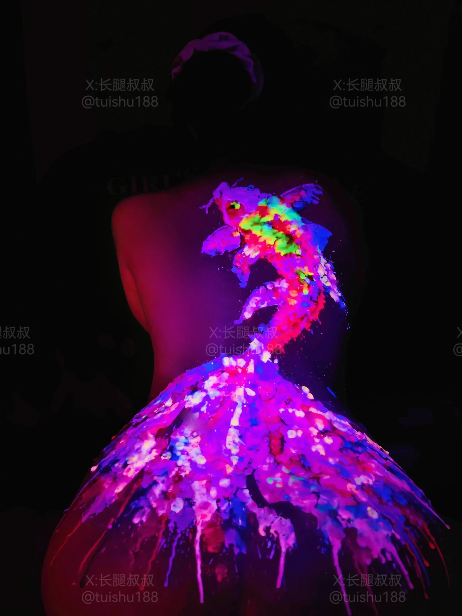 圈内滴蜡第一人长腿叔叔滴蜡作品《蝴蝶锦鲤》
"鳞鬣不殊点额归，丰神却觉有风威。
不添一片龙门石，方便凡鱼作队飞。"

 #私房  #写真   #调教  #反差婊
感谢转发推送：
@wqganenshi_
@luchu888888
@p_e_r_r_y_x
@007share
@Fengsiyuan 
@wqganenshi_ 
@tbzt2024 https://t.co/QnjYetYAZ7