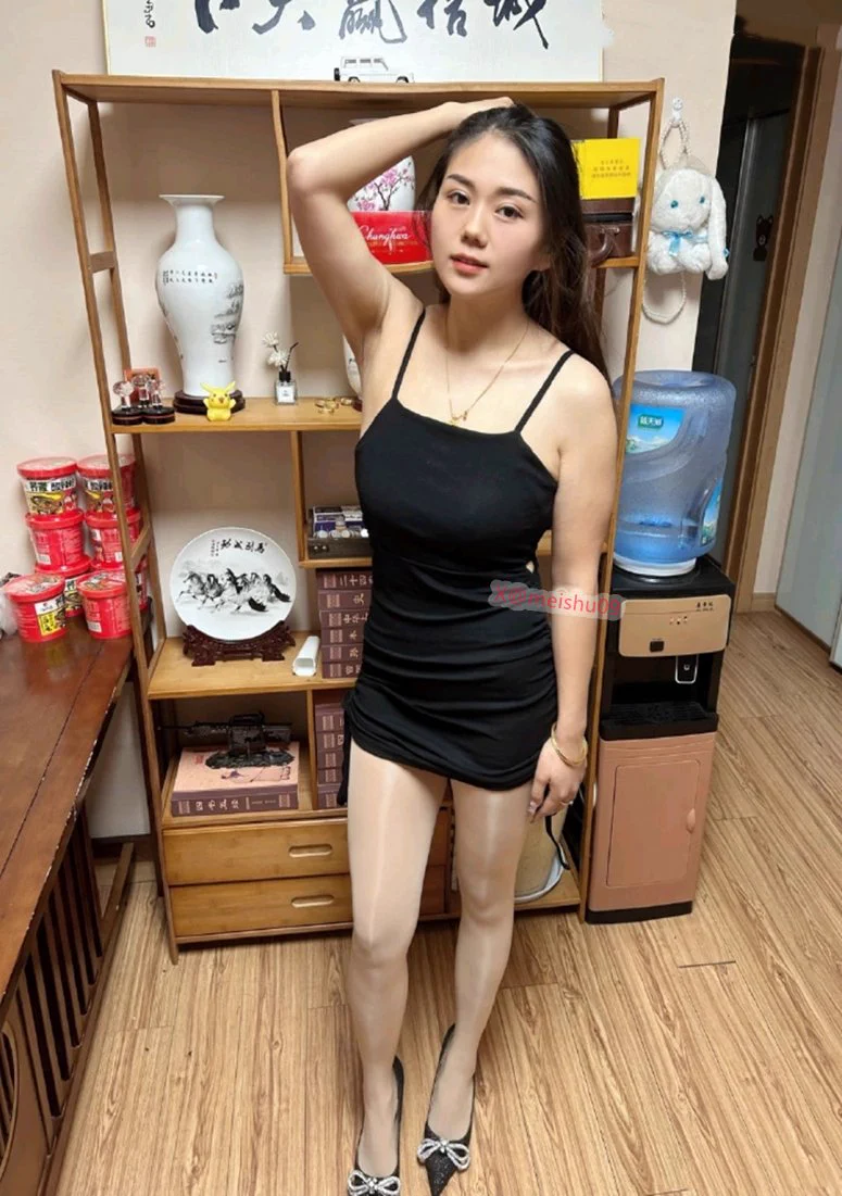 独自看店的大奶老板娘

人的幸福感是自己给的，生活总会有个未来，就像四季更迭永远有春天一样，不急不躁，该有的都会有。人，最好的心态是平静；最好的状态是简单；最好的感觉是自由；最好的心情是童心。 https://t.co/q43yeLR5Es
