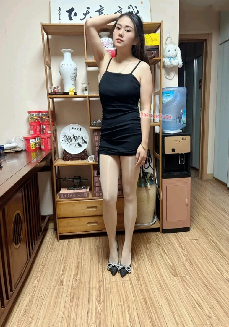 独自看店的大奶老板娘

人的幸福感是自己给的，生活总会有个未来，就像四季更迭永远有春天一样，不急不躁，该有的都会有。人，最好的心态是平静；最好的状态是简单；最好的感觉是自由；最好的心情是童心。 https://t.co/q43yeLR5Es