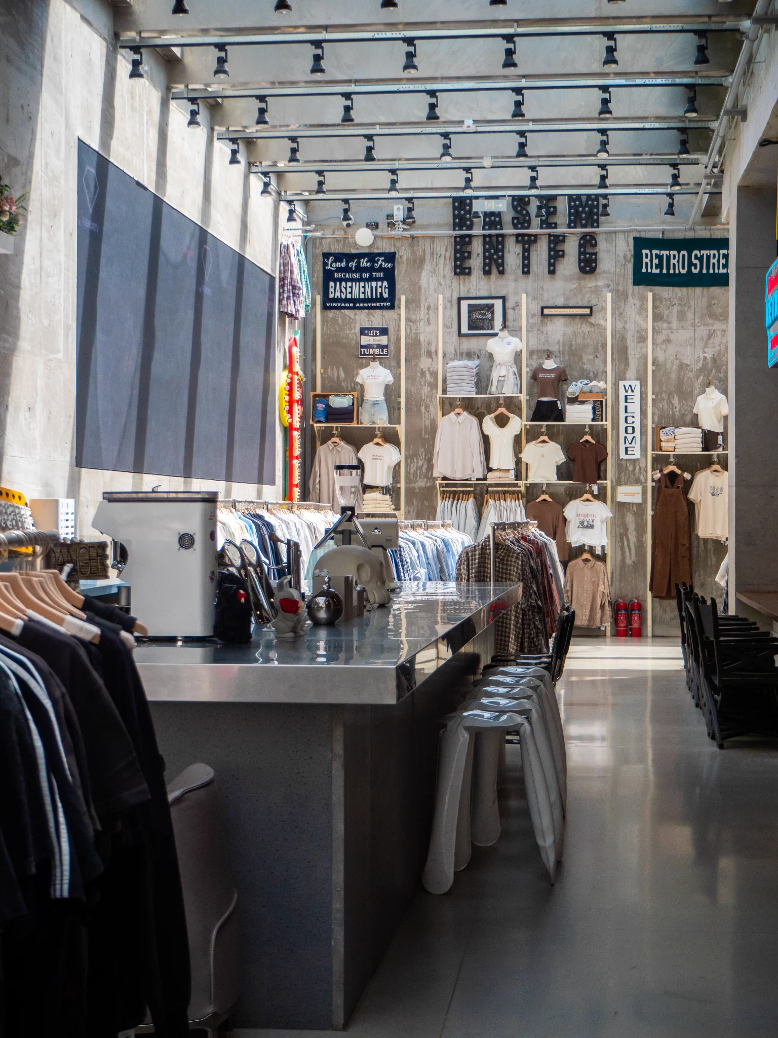 Basement FG is Beijing’s latest Gen Z hotspot! Combining vintage American flair with street fashion, this underground space features a coffee bar, live music, and interactive zones. Trendsetters keep coming back to this must-visit spot for fresh, urban fun. https://t.co/XLn3RZTZKf