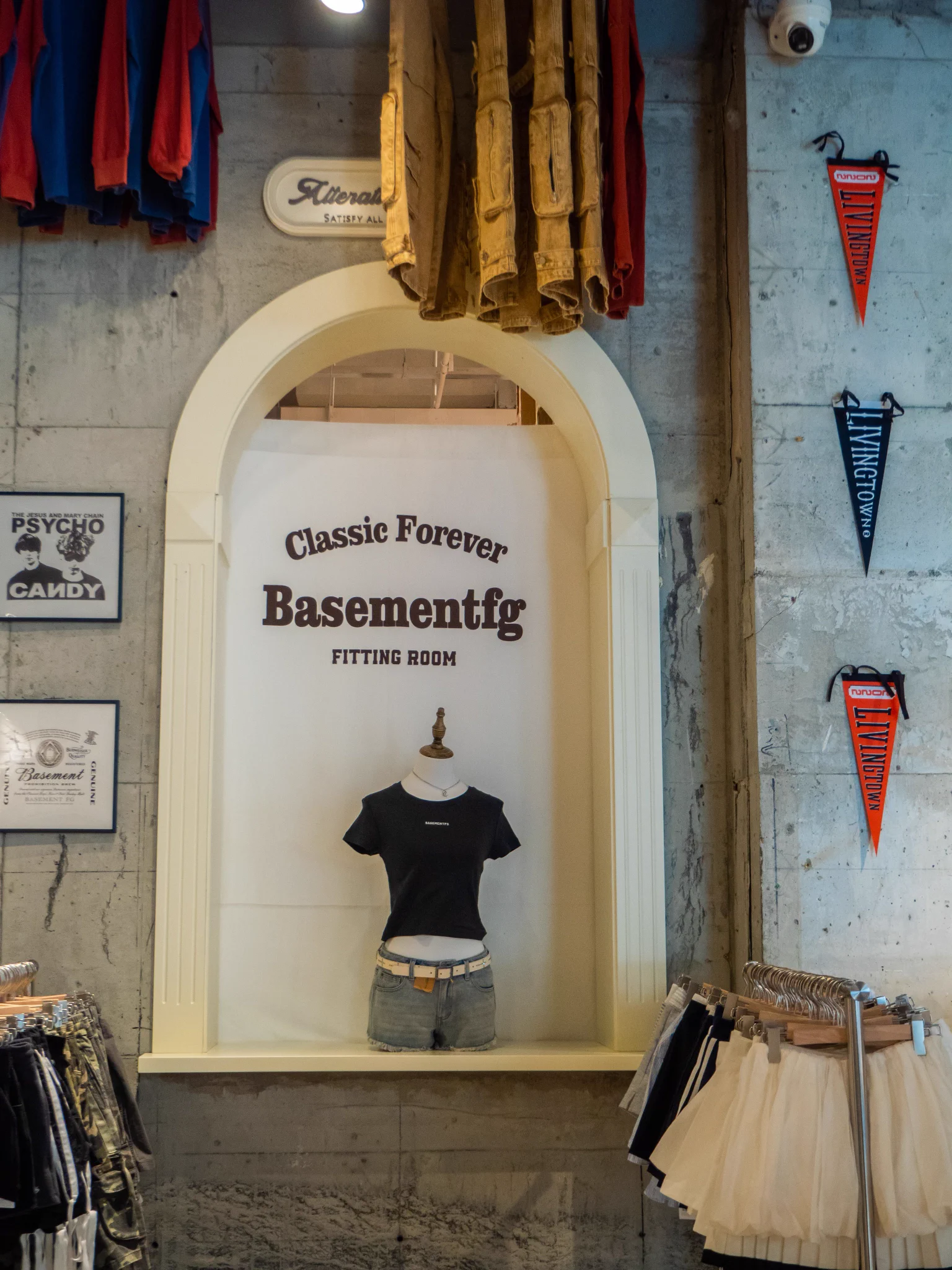 Basement FG is Beijing’s latest Gen Z hotspot! Combining vintage American flair with street fashion, this underground space features a coffee bar, live music, and interactive zones. Trendsetters keep coming back to this must-visit spot for fresh, urban fun. https://t.co/XLn3RZTZKf