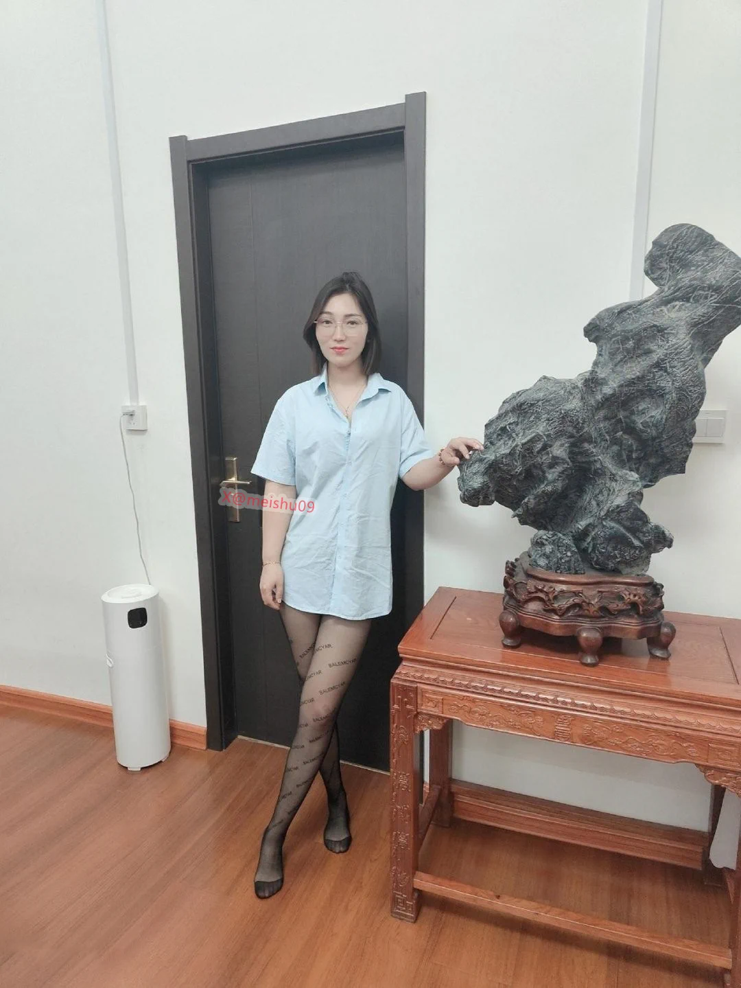 卖茶的黑丝老板娘

你走，我不送你。你来，无论多大的风雨，我要去接你。我很想看到渐次泛白的黎明时分的天宇，想喝热气蒸腾的牛奶，想闻树木的清香，想翻晨报的版面。 https://t.co/gwzkMD6tTD