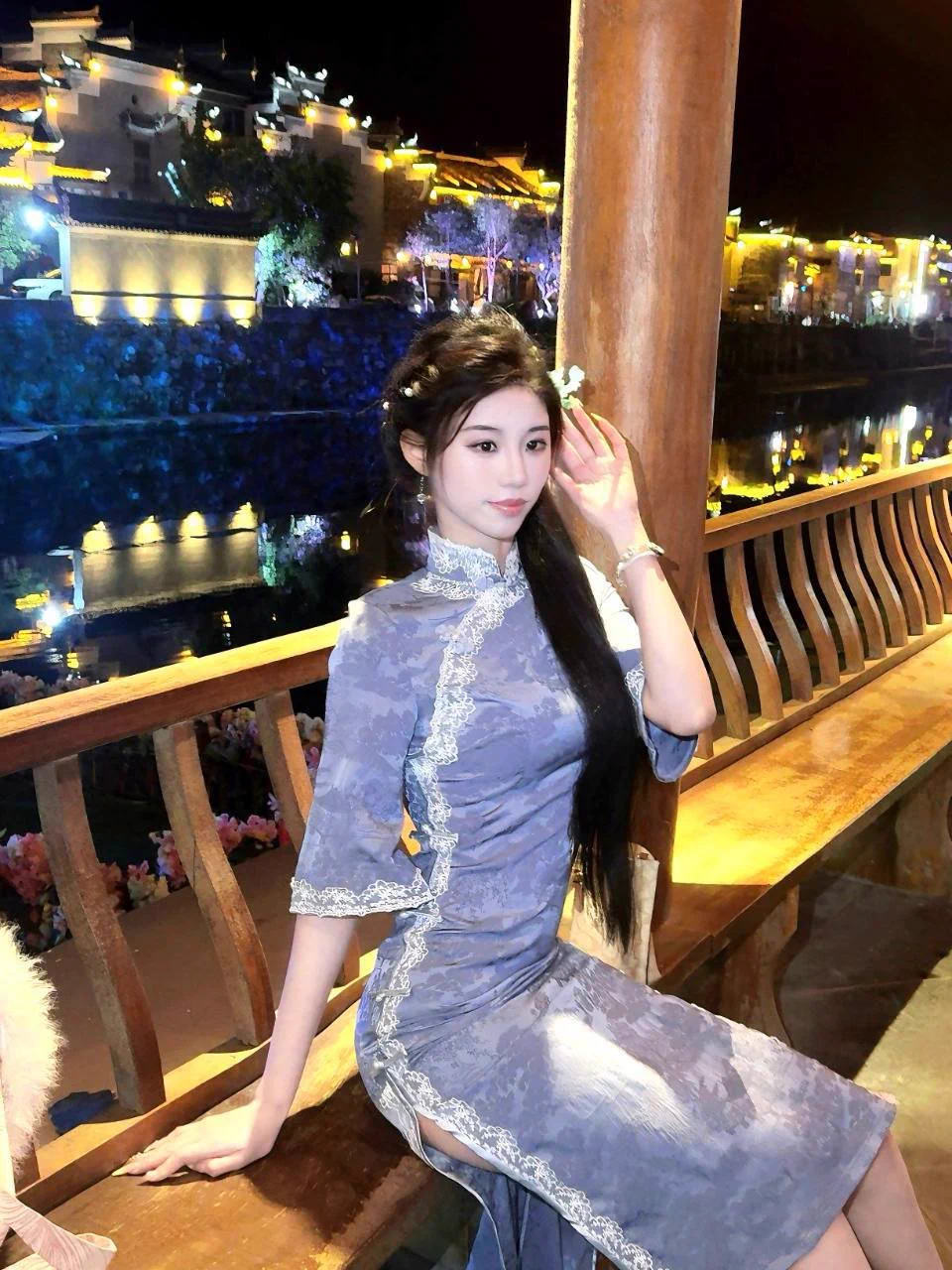 🟡妹团交友俱乐部💌✈️客服：https://t.co/R90yq6OKxF

妹团客服收到 #上海 22岁学妹小雅的申请，172cm，100斤，C杯，舞蹈十级的优雅身影！
她是个休学大学生，带着点无奈说：“我在上海读本科，梦想去新加坡留学，可学费和生活费让我压力山大！”
她站在练舞室，手持一条丝巾拍下自拍，穿着紧身舞衣，背景是镜面和木地板，笑容温柔。
她轻声说，“我想找个素质高的金主哥哥，生活费分2次给，能飞外省也能去新加坡，过夜同居都没问题！”她补充，“我舞蹈十级，温柔会照顾人，情商高，kou可以，加钱可无套，轻微SM也行，但乱七八糟或素质低的哥哥别来！”她笑得甜甜，“我期待一个有品位的哥哥，支持我的留学梦，和我一起跳舞享受浪漫！”💃 #妹团甜心 #找糖爹趣闻 #金主 #糖宝 #糖爹 #甜妹 #女神