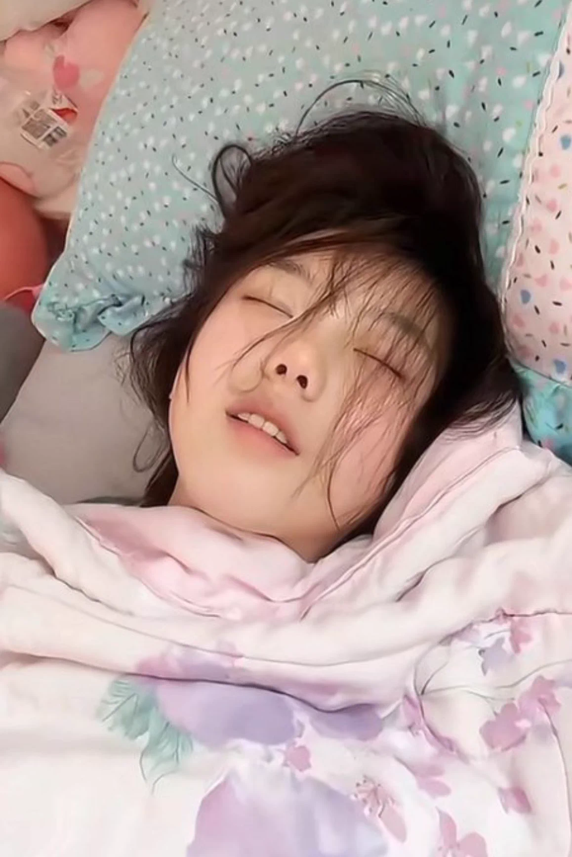 群友得吃返图投稿，对于袁旗寨的火爆小狼早有耳闻，转了三圈发现至少3，4个不错。于是刚才已经于过熟女少妇了，小狼这次换了个口味，选了一个看起来十分清纯的女子，真是走在大街，根本看不出来她是卖的，150快餐交货，还是年纪小的干起来爽，阴道十分火热，心满意足的回去睡觉。#扫街  #站街 https://t.co/HMeynruagR