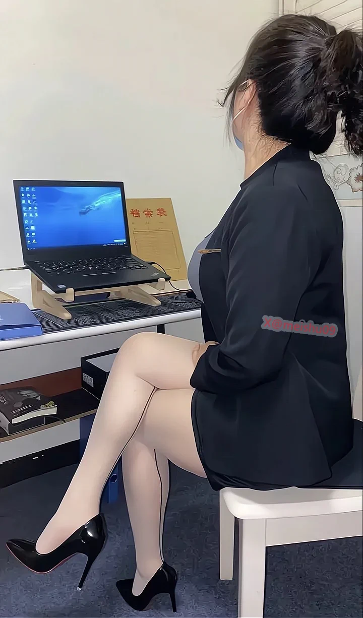 阿姨的大腿美不美？

有了你，我什么都不缺，心再野，也懂得拒绝。我一直相信生命中会有一些人，他们爱你，给你养分，而当你失去他们时，没有任何人能填补那块空白。 https://t.co/fi1OZFKaVQ