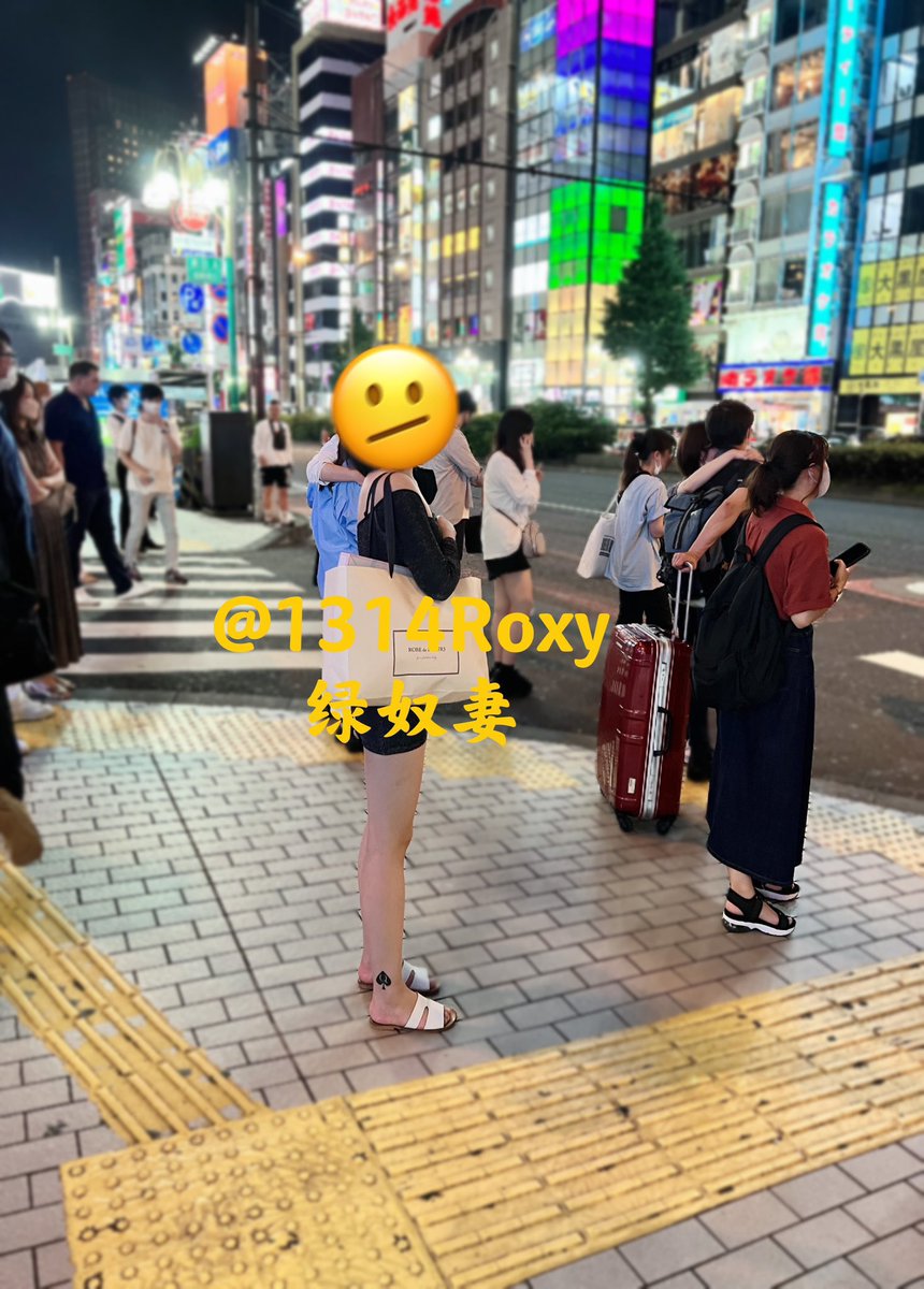 👄其实，
在很多地方，都可以和姐姐偶遇的，
只是你们一直低头看手机，根本看不到姐姐，
所以还是需要一双雪亮的眼睛才行哦！
【更多内容均已上传私推，仅限私信订阅！】 https://t.co/yYvqPZQxB6