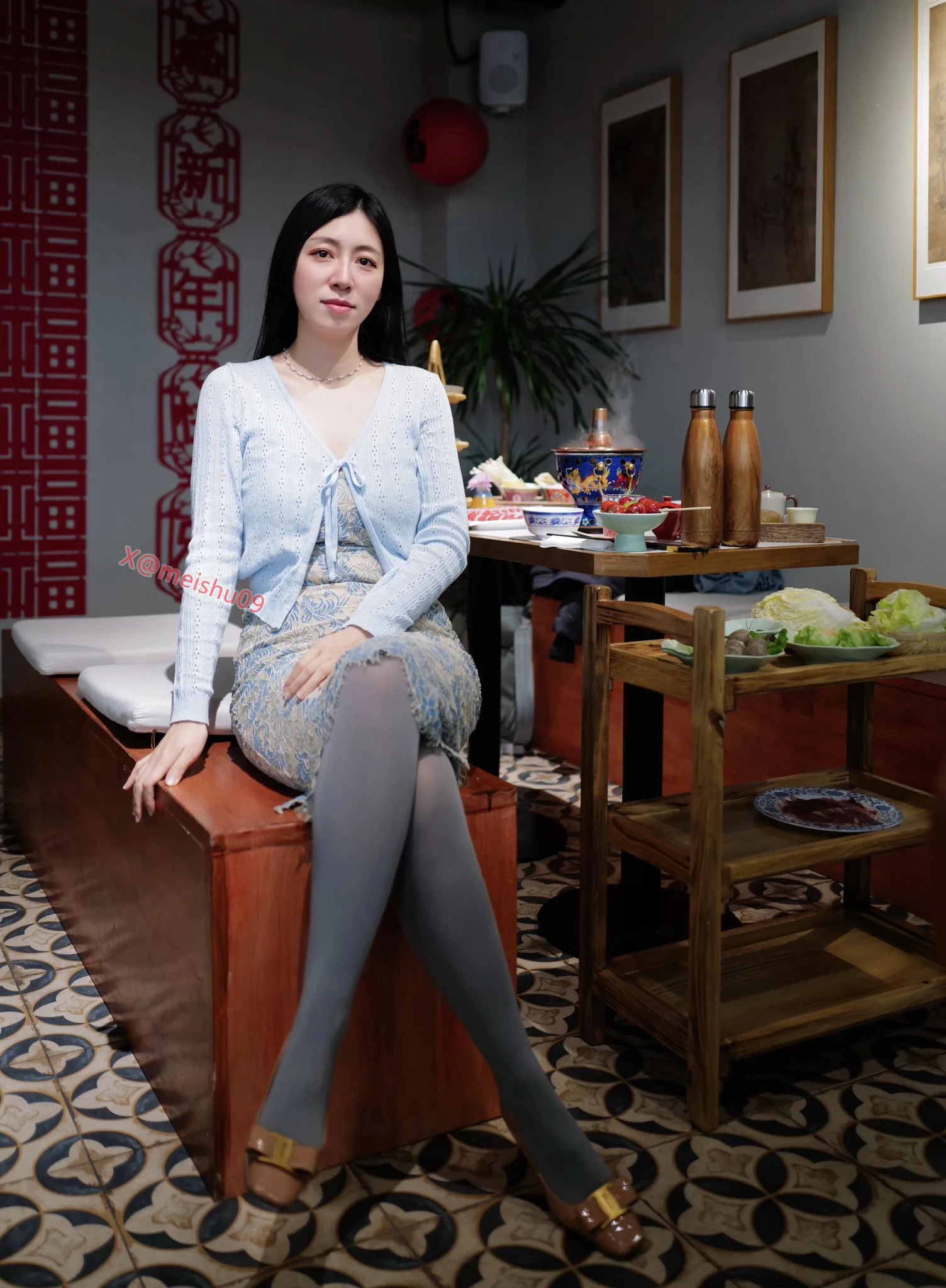 还是别人的老婆最美😊

我承认也曾无聊地量化爱情，喜欢小狗加三分，不愿意陪我淋雨减三分，酒量好加五分，不爱吃火锅烧烤减五分，和我玩超市捉迷藏再加十分。但一想到喜欢你，计算器就红心滴滴滴胡乱闪动，加九万九千九百九十九分 https://t.co/s6Hw0uijXR
