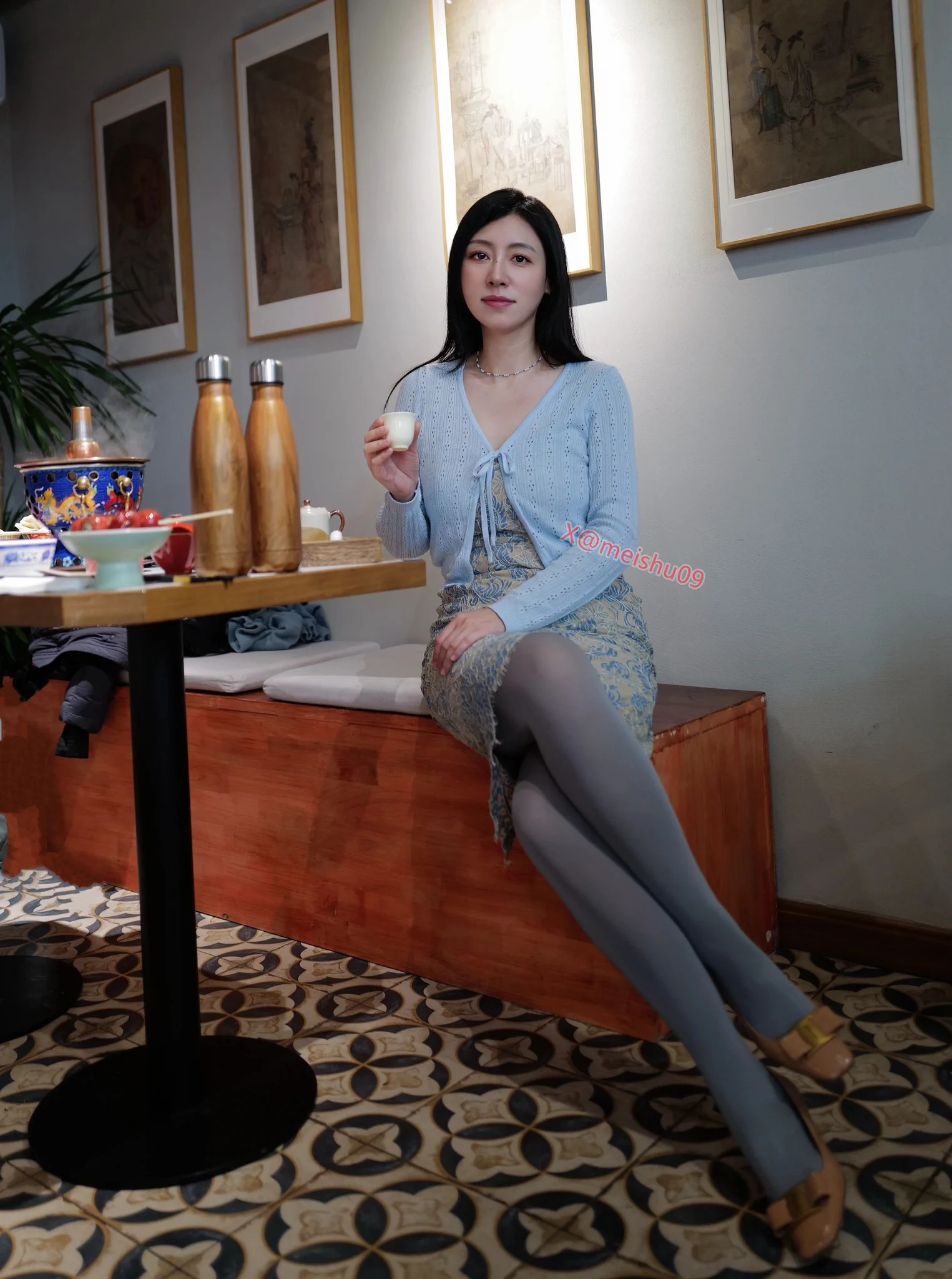 还是别人的老婆最美😊

我承认也曾无聊地量化爱情，喜欢小狗加三分，不愿意陪我淋雨减三分，酒量好加五分，不爱吃火锅烧烤减五分，和我玩超市捉迷藏再加十分。但一想到喜欢你，计算器就红心滴滴滴胡乱闪动，加九万九千九百九十九分 https://t.co/s6Hw0uijXR