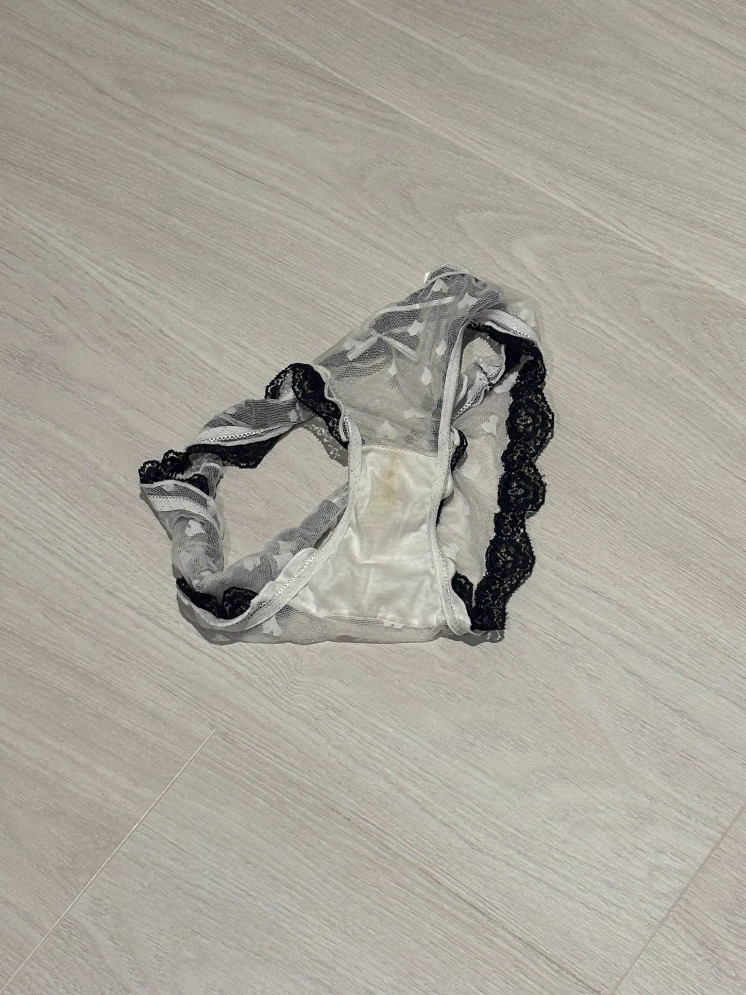 現貨騷貨內褲一件
味道👅超讚
今天老師家教一整天騎車跑來跑去，夏天的味道更濃郁～

喜歡的朋友趕快私訊老師購買帶走
明天可以寄出
特價$399一件+性感穿照

或是可選$520四件組優惠方案
1慰慰淫水
2原味內褲
3性感穿照
4露點影片
#原味內褲 #慰慰視訊 #慰慰影片 https://t.co/BVnbCJufci