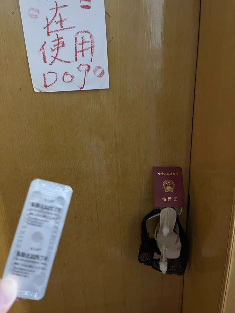 🔥愿意在家贡献老婆给别人操的，评论区扣个1 https://t.co/B7ymFymvPK