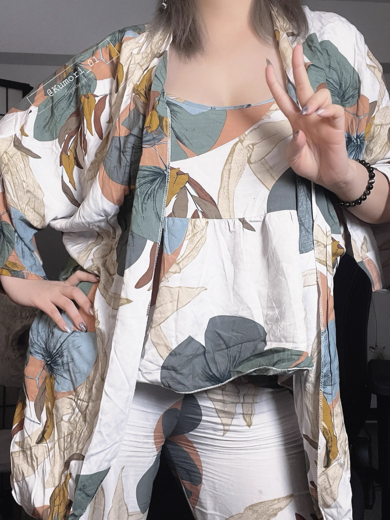 買了一件好舒服的睡衣
下樓拿外送卻被用異樣的眼神盯著看
後面才發現
……怎麼沒有人跟Kumori說他彎腰會長這樣！？ https://t.co/xleaEUNYUD