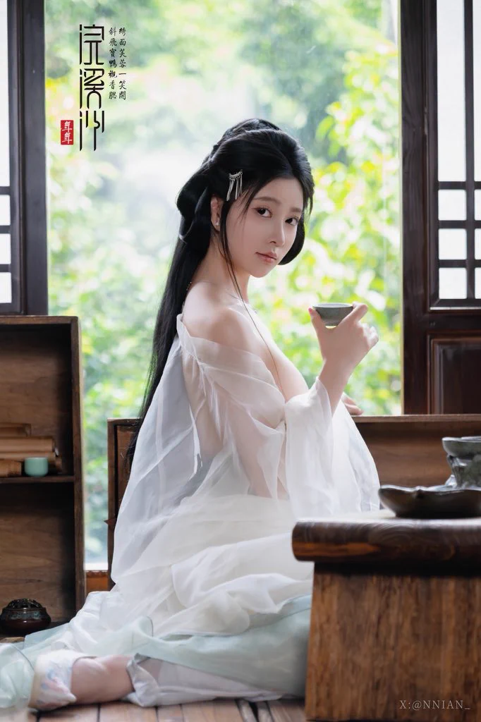 一面风情深有韵，半笺娇恨寄幽怀。
年年古风性感汉服写真《浣溪沙》上新，完美演绎深闺女子的清雅日常。喜欢的来解锁🔓吧😘
#汉服写真 #性感古风 #纯欲女友 #反差女友 https://t.co/Eeh7Eu2ZMx