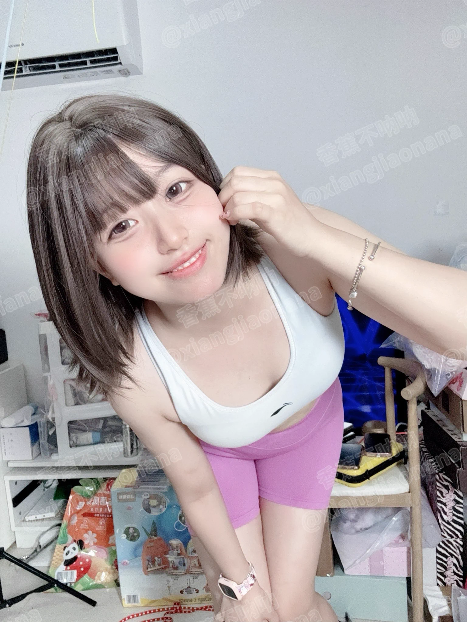 我发现有新衣服真的很有运动的动力诶！第一次穿这种裤子，显得屁屁好大（喜欢之 https://t.co/YN6U4oGaBr