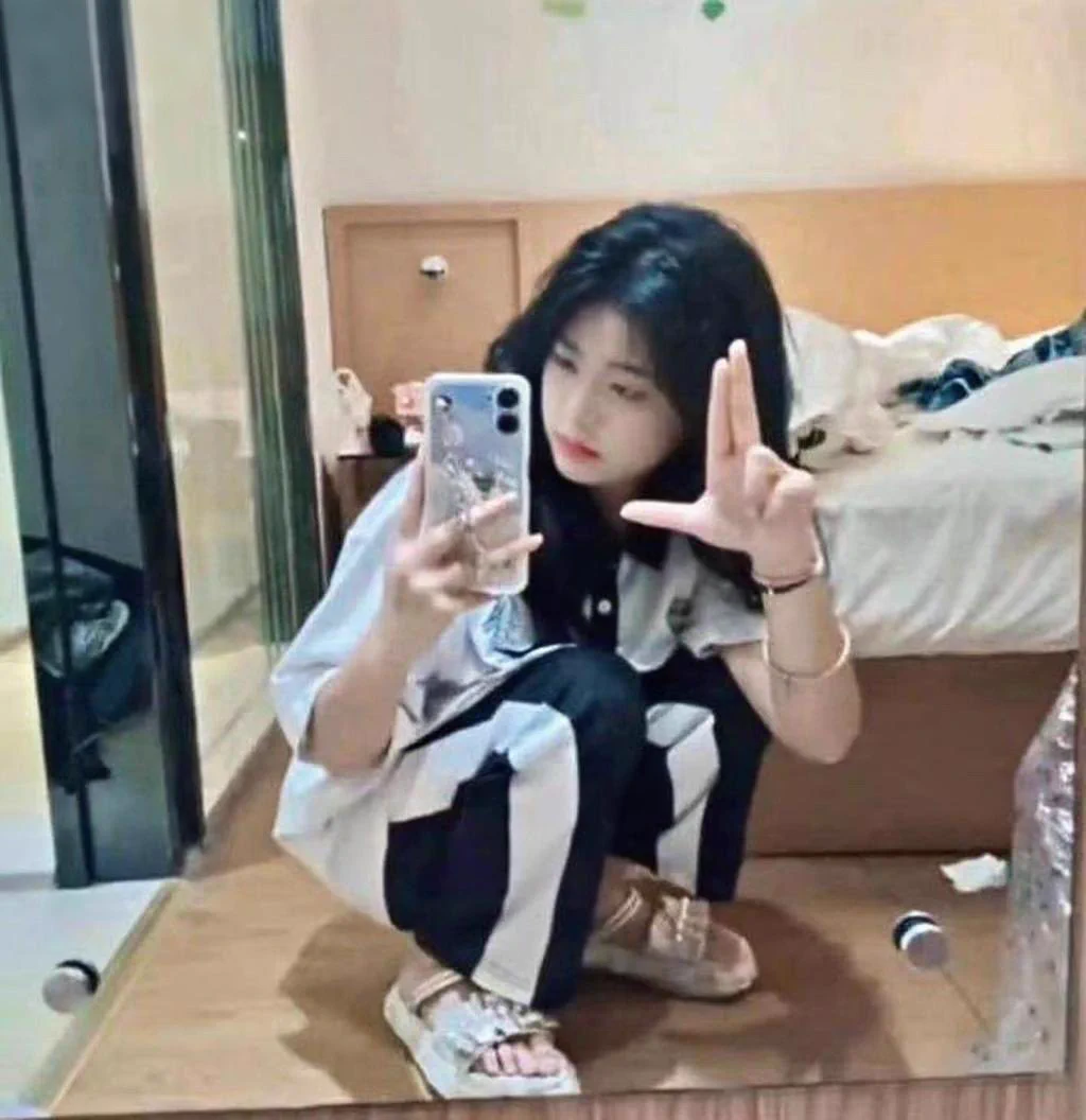 群友返图，南京扫街偶遇了街边爱情，200块的💑，妹子皮肤白净，颜值在线，腿控兄弟绝对有感觉，城中村小巷子里的极品！碰到必上，错过又得等15分钟 #站街 #快餐 #扫街 https://t.co/24lCuQ4eO4