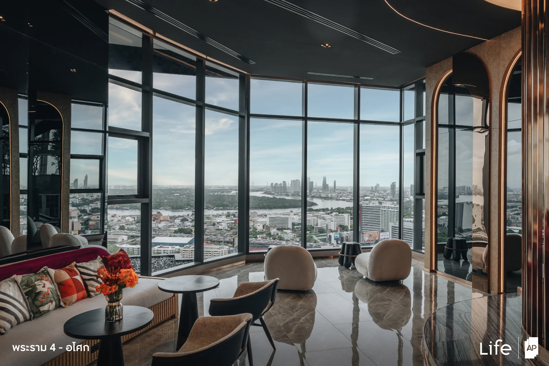 LIFE พระราม 4 - อโศก
The Circular Lounge พื้นที่สุดชิล มีที่นั่งให้รีแลกซ์เต็มที่ พร้อมหน้าต่างบานใหญ่ที่มองเห็นวิวเมืองได้แบบเต็มๆ ตา

สอบถามข้อมูลเพิ่มเติมได้ทาง ☎ 1623

▫️APThai ▫️ชีวิตดีๆที่เลือกเองได้ ▫️APCondo 
▫️APคอนโด ▫️APLivingseries https://t.co/YQZydTr4zG